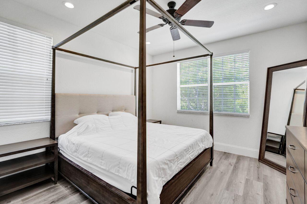 2528 NW 4th Street