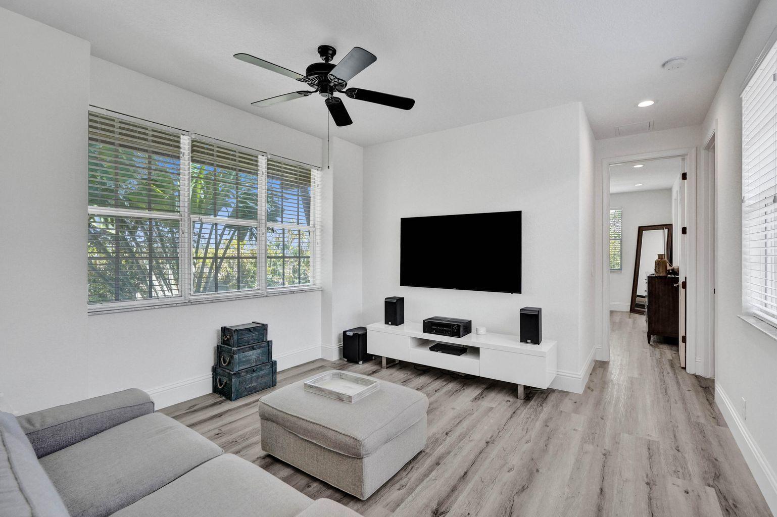 2528 NW 4th Street