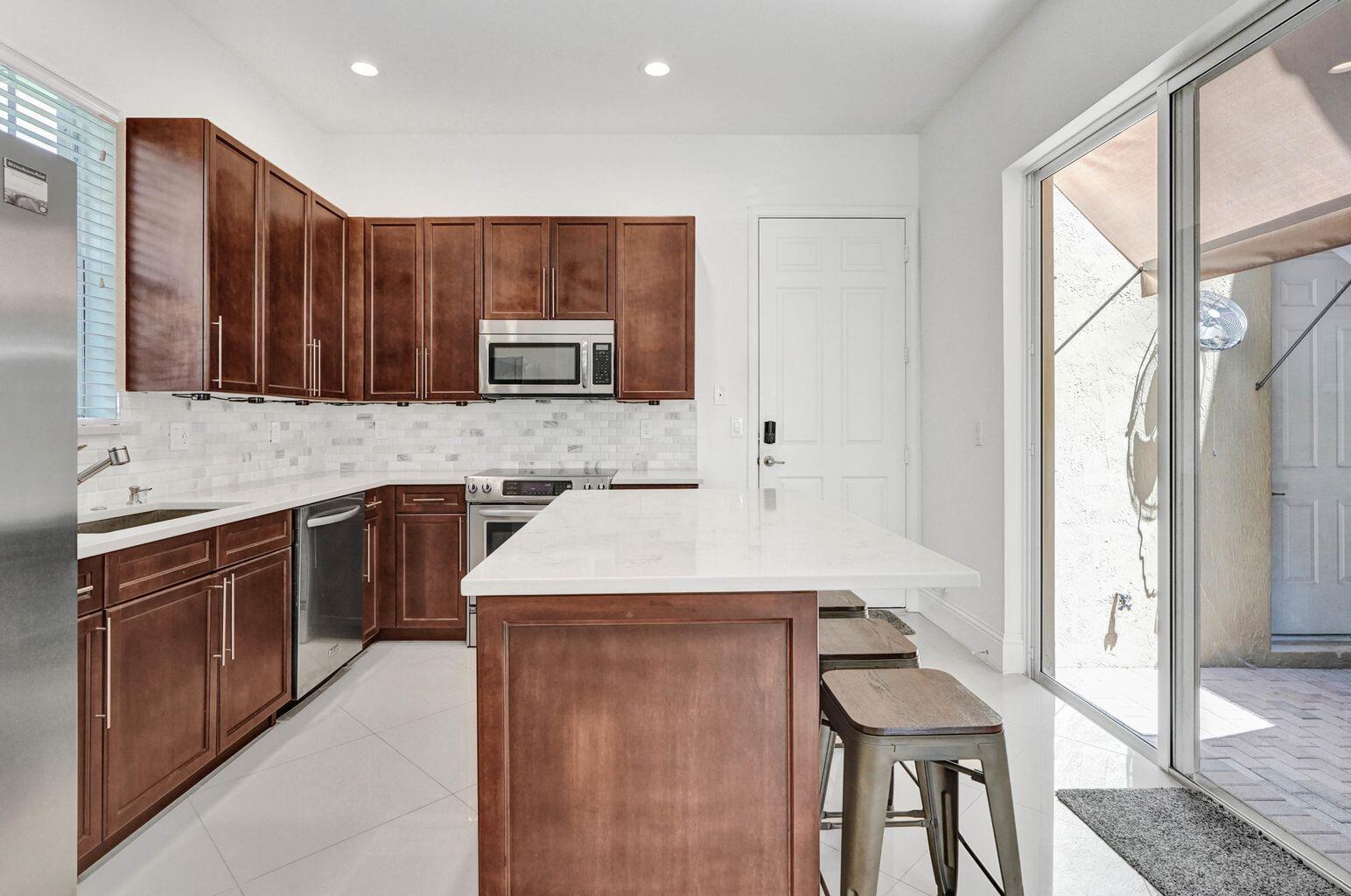 2528 NW 4th Street