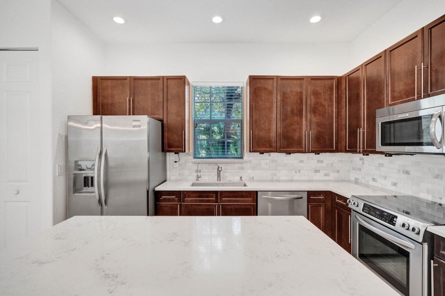 2528 NW 4th Street