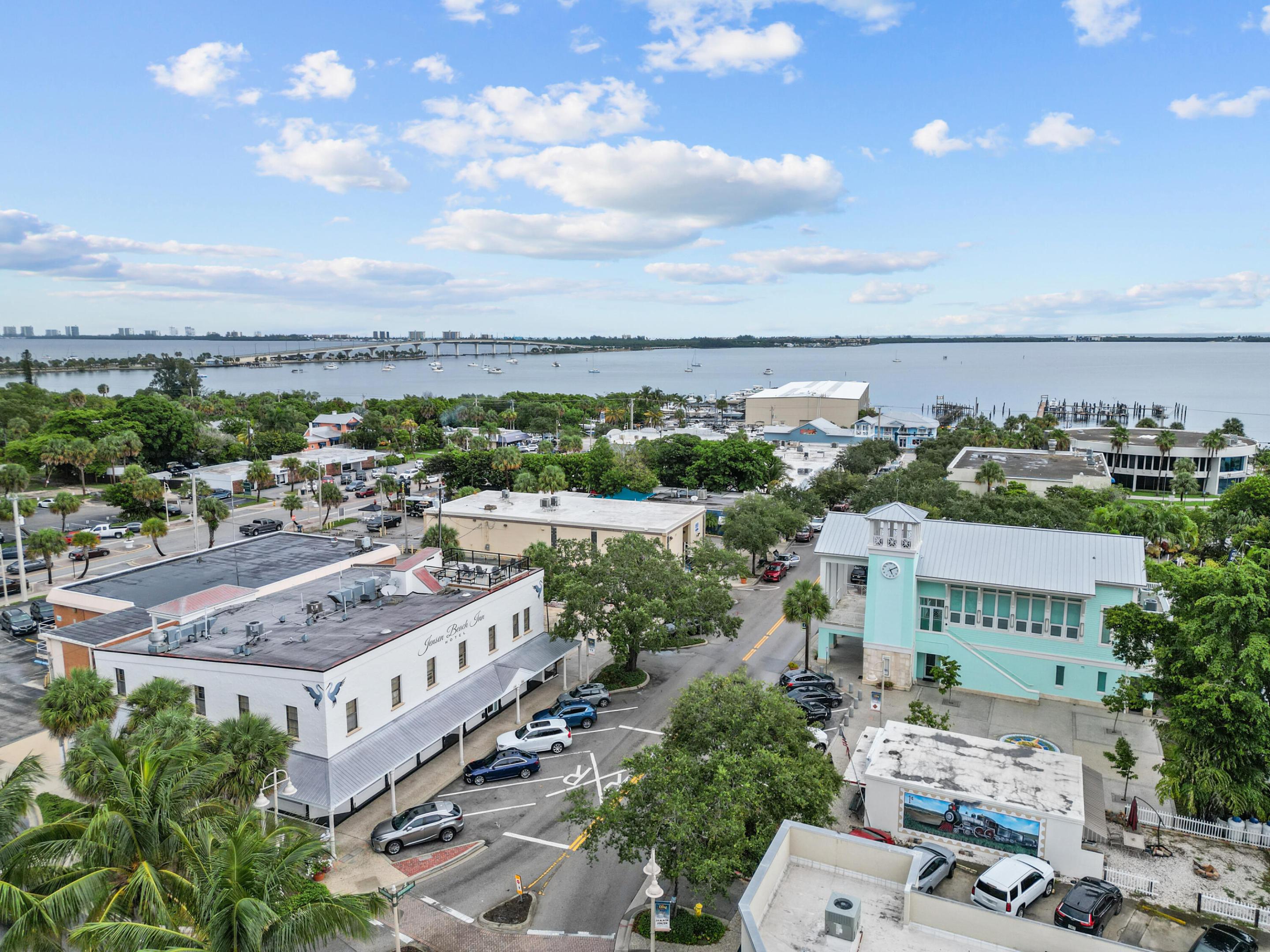 1413 NE White Pine Terrace