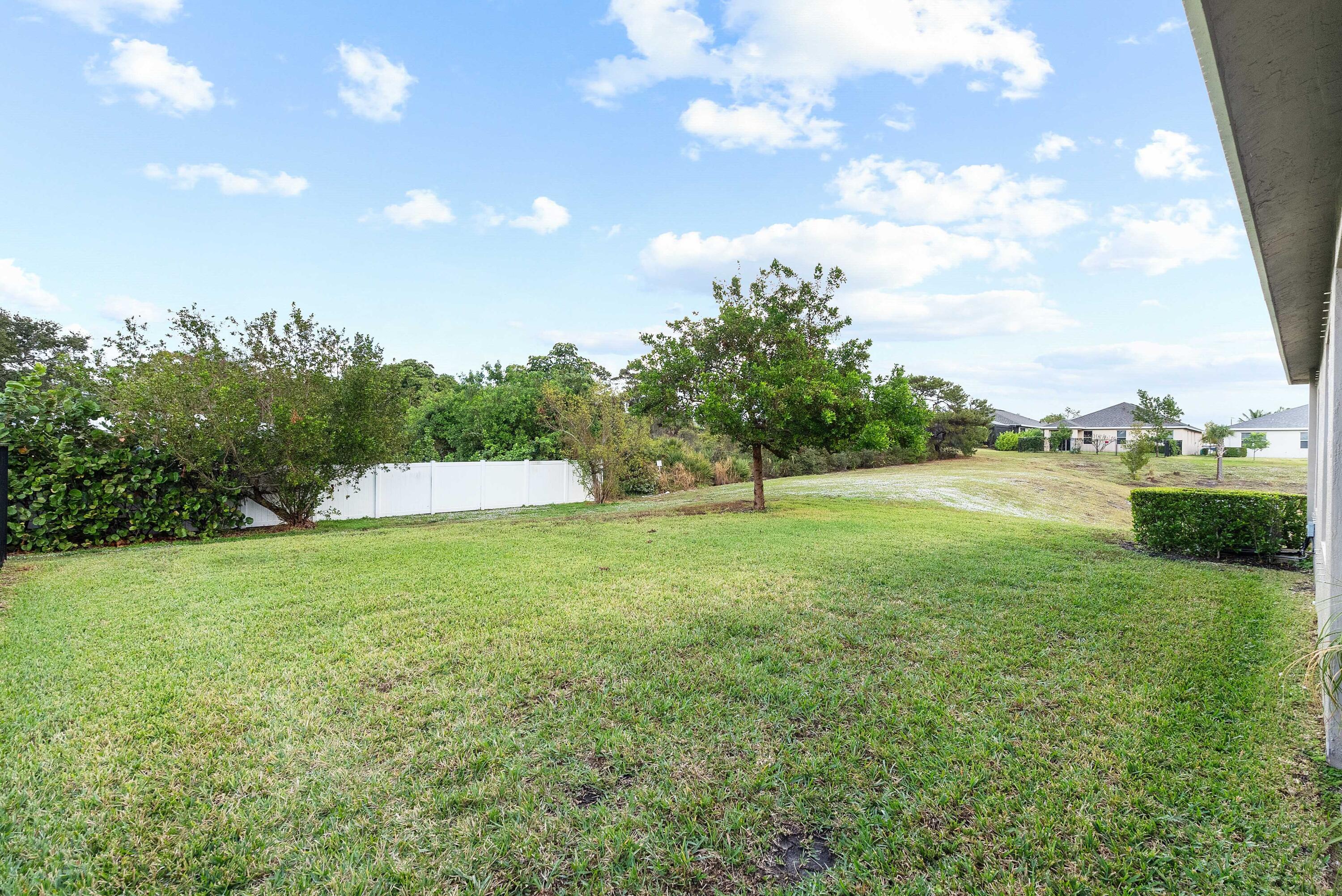 1413 NE White Pine Terrace