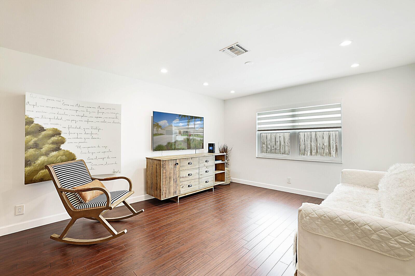 3005 Dunlin Road
