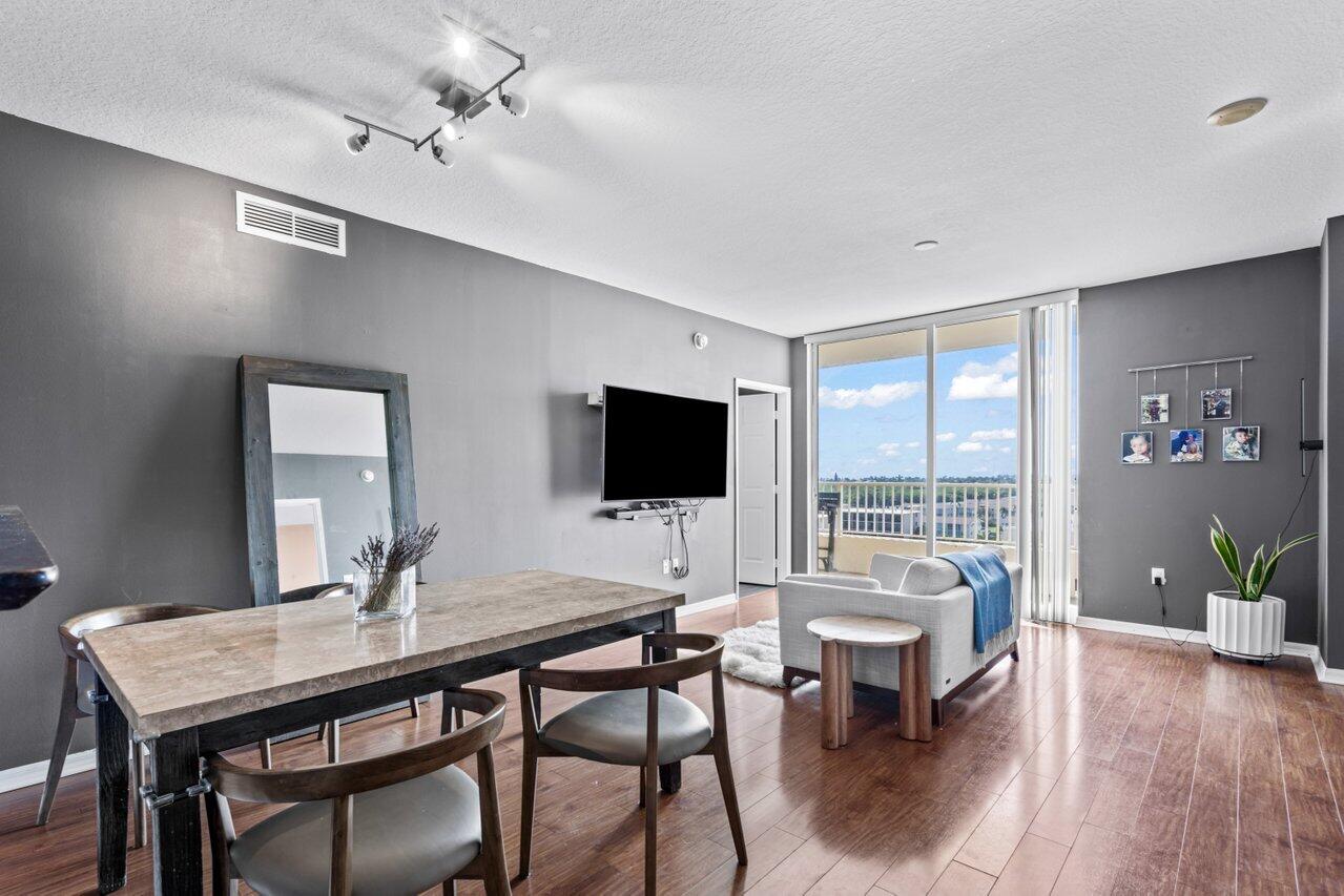625 SE Casa Loma Boulevard 904