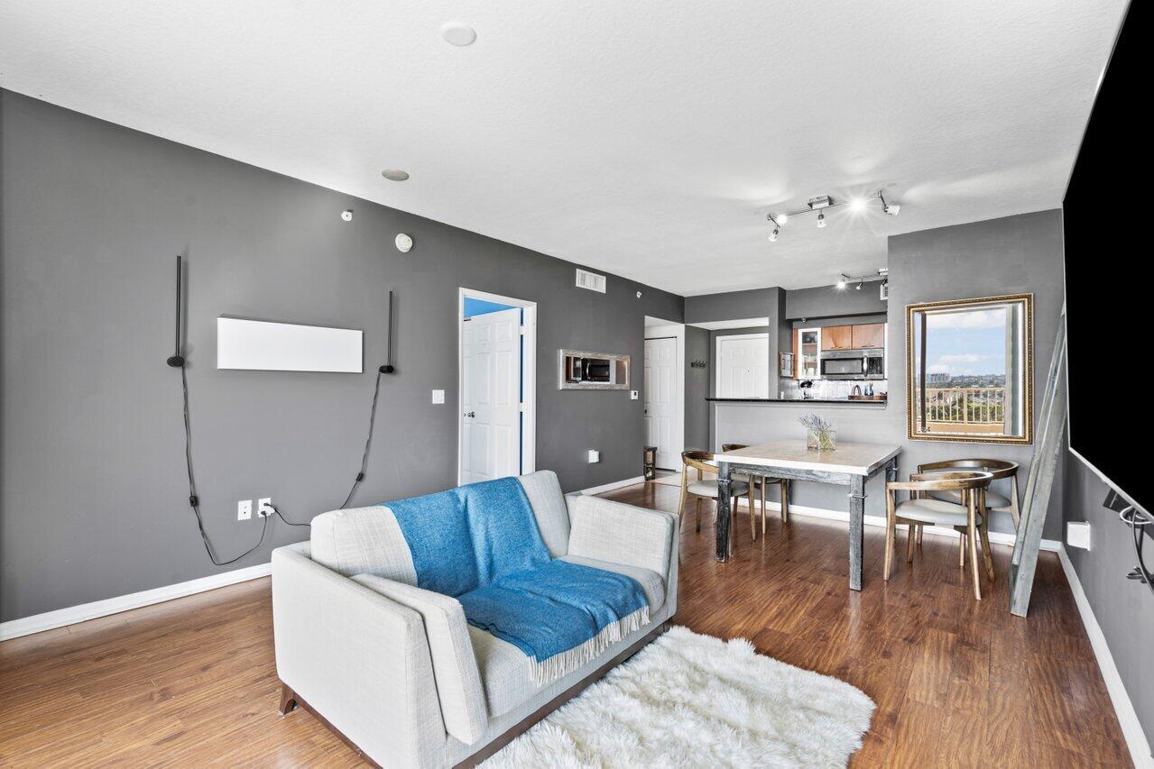625 SE Casa Loma Boulevard 904