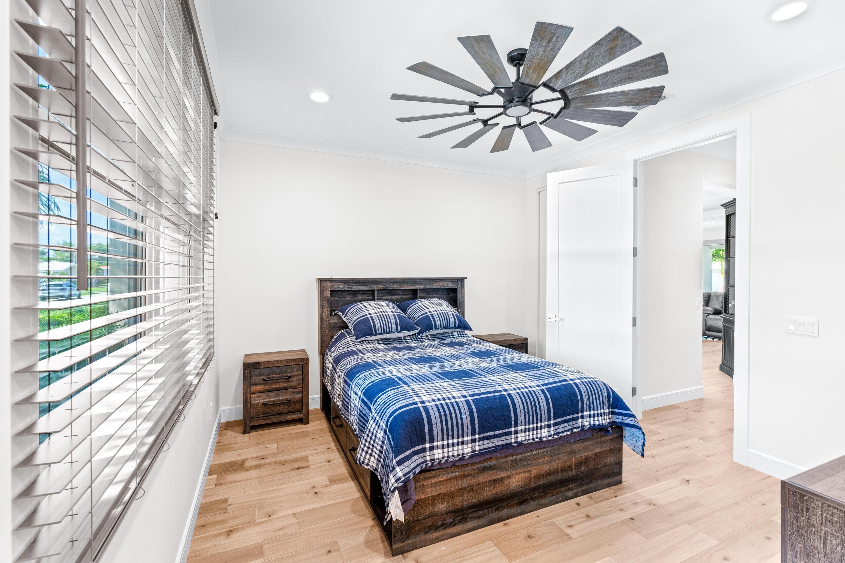 1270 Singer Drive