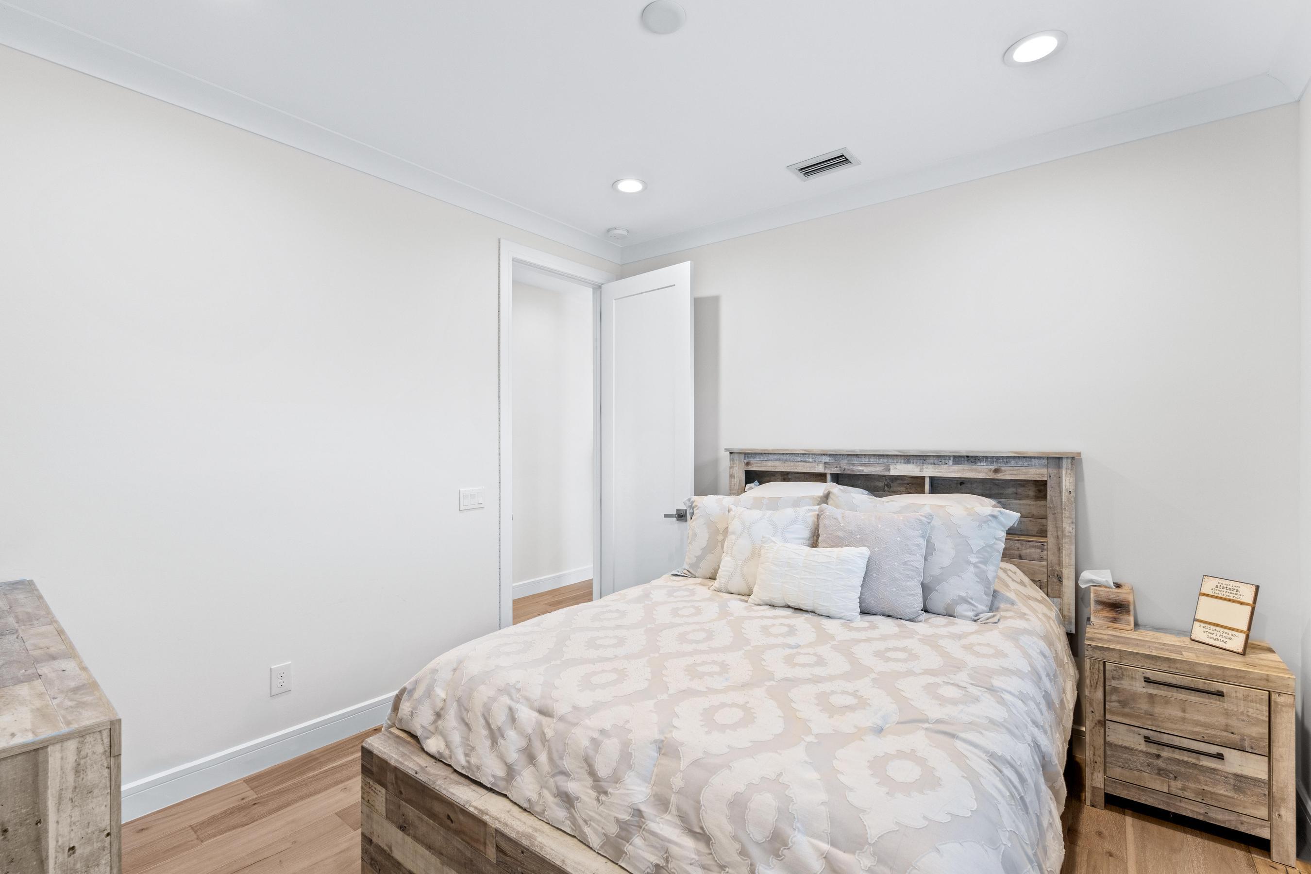 1270 Singer Drive