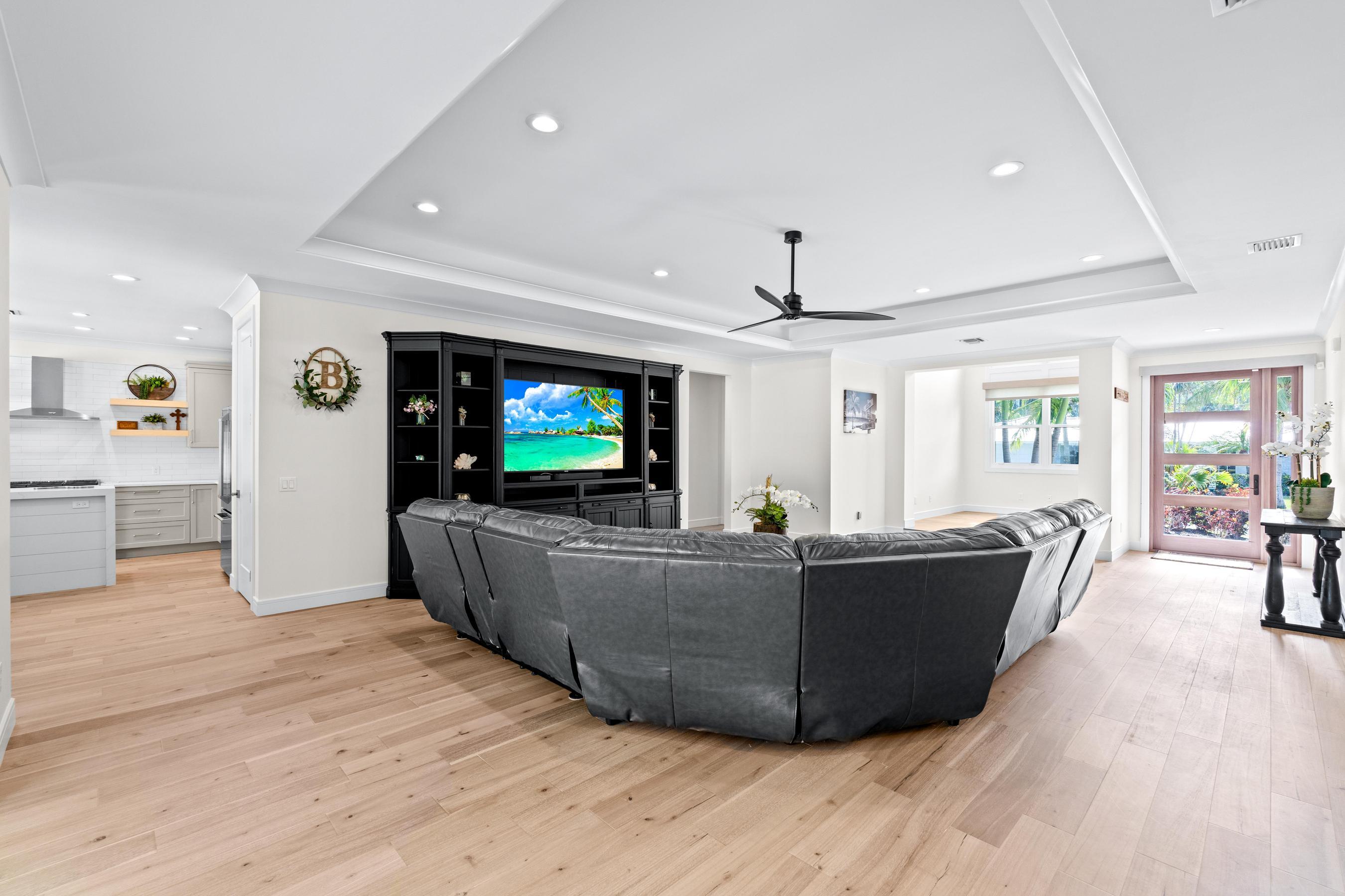 1270 Singer Drive