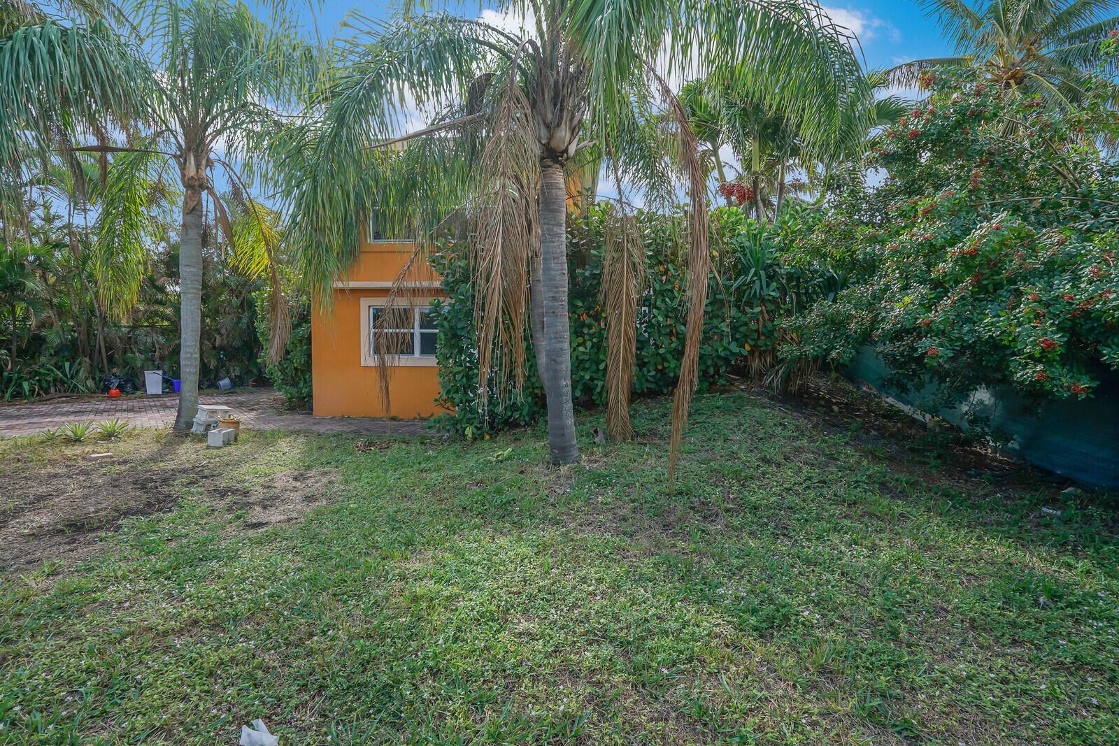 1545 NE 4th Avenue