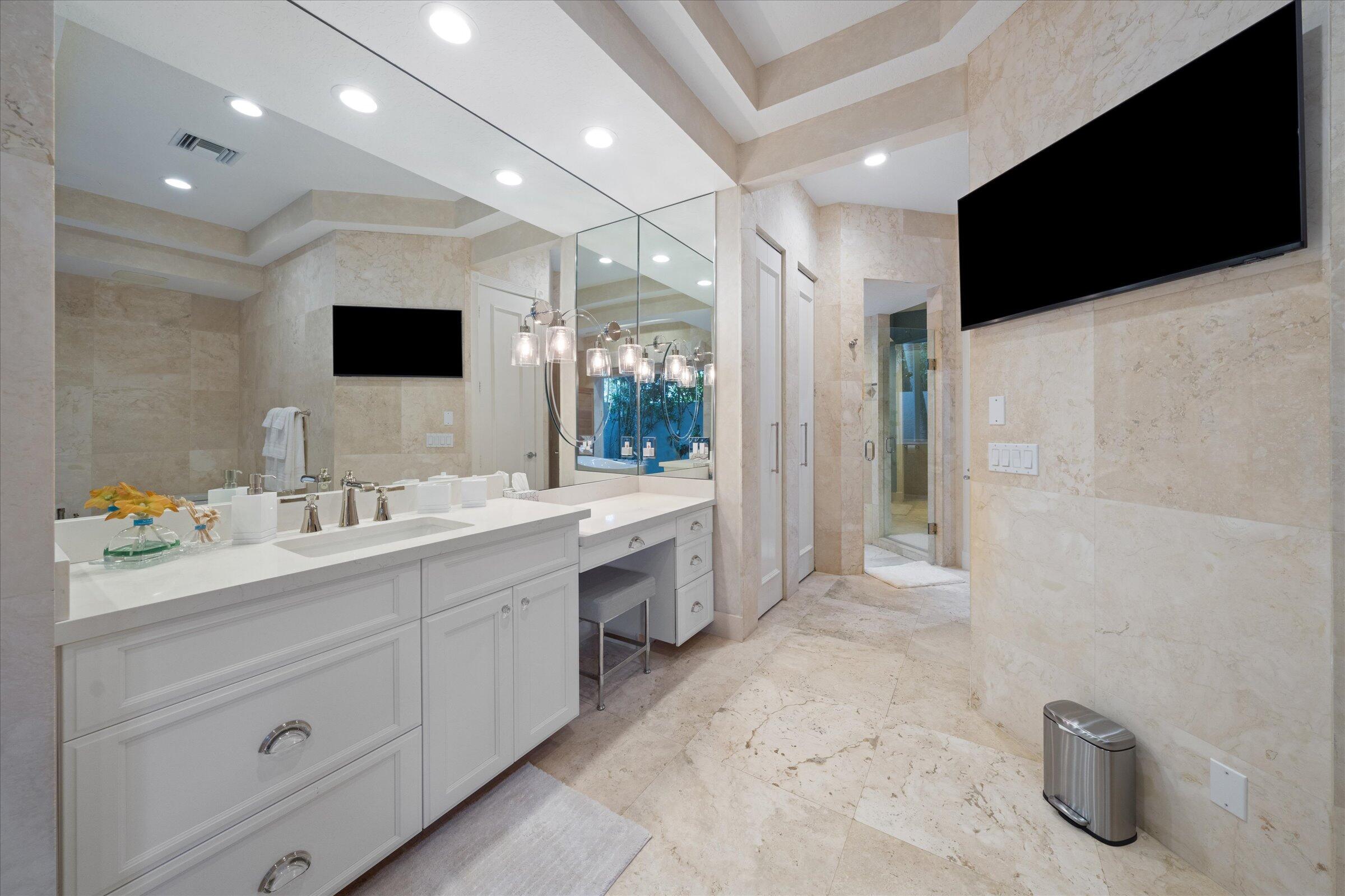 18808 SE Windward Island Lane