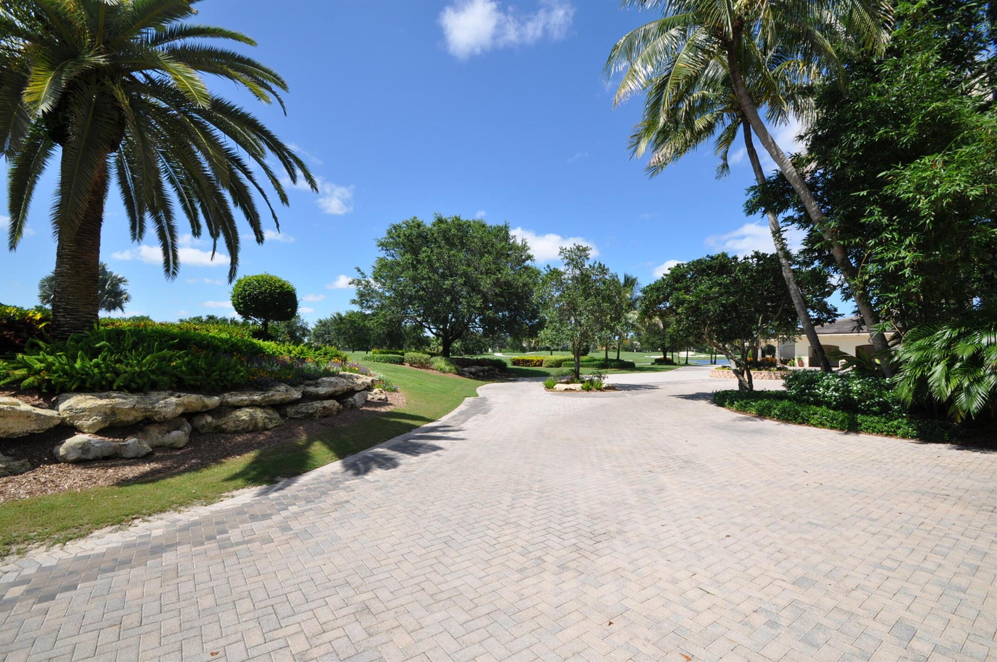 4162 NW Briarcliff Circle