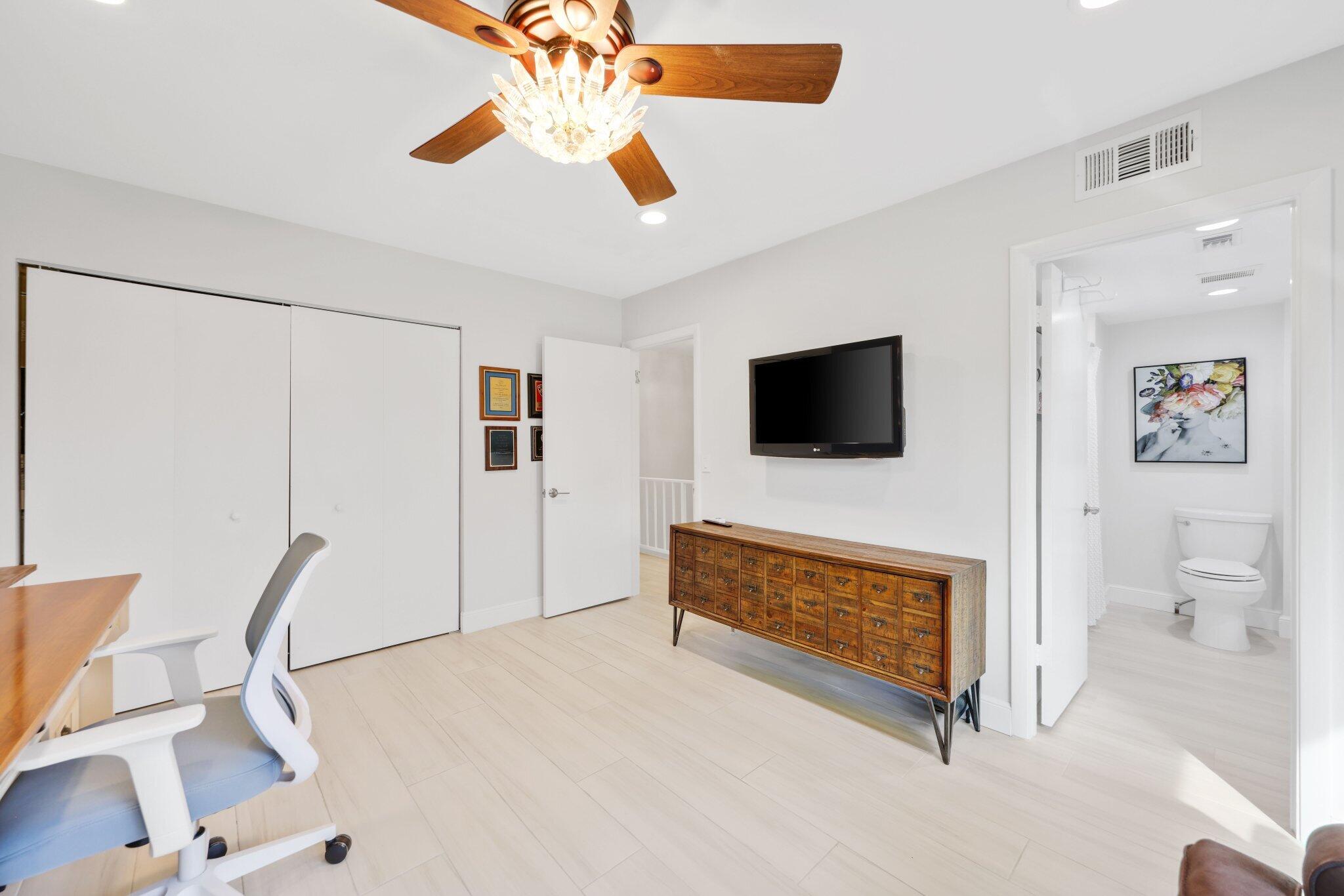 25 Southport Lane C