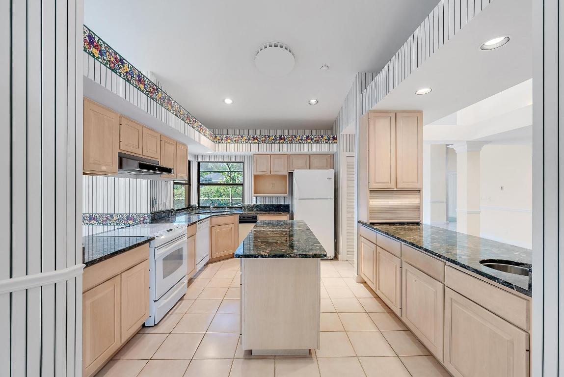 1413 NW Lancewood Terrace