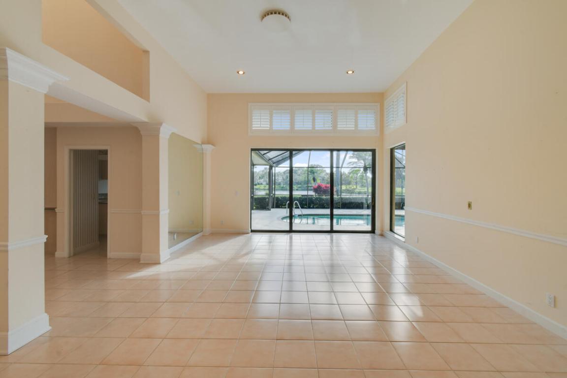 1413 NW Lancewood Terrace