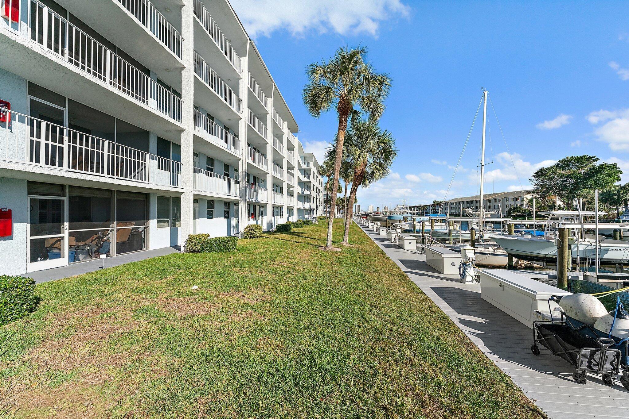 108 Paradise Harbour Boulevard 114