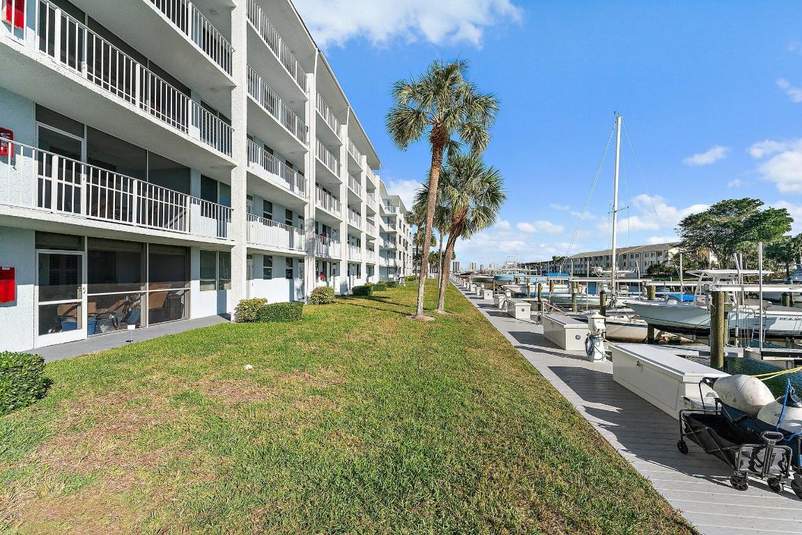 108 Paradise Harbour Boulevard 114