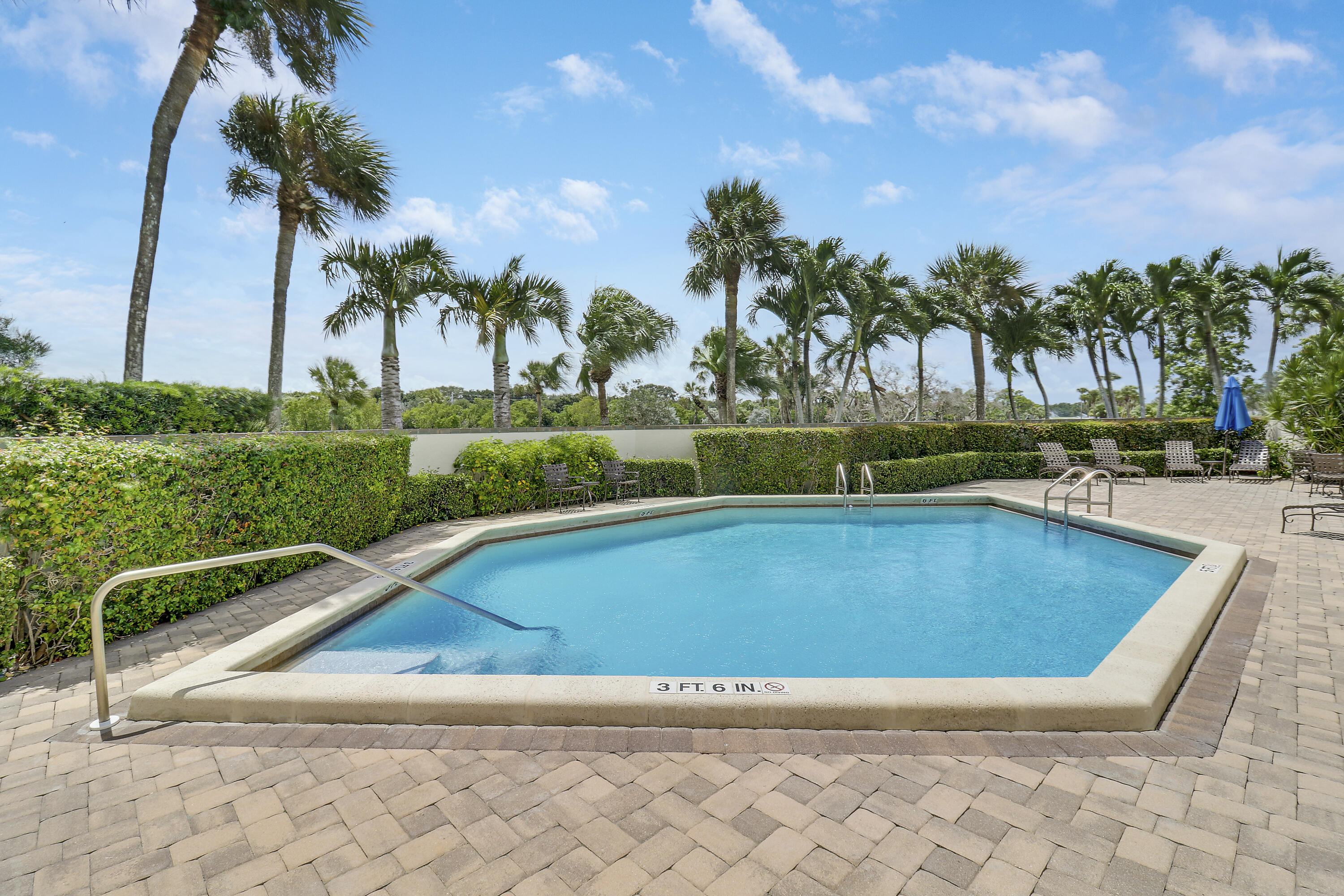 3322 Casseekey Island Road 301