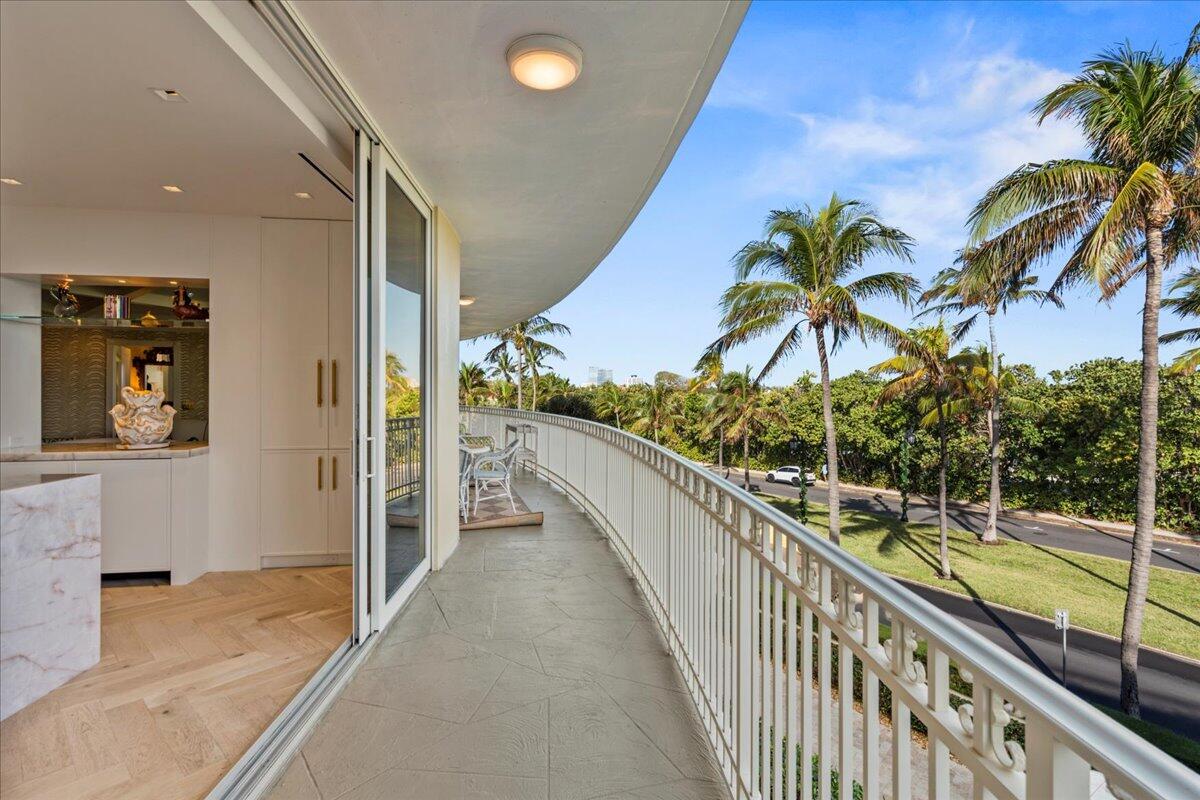 100 Royal Palm Way G3 | Palm Beach Oceanfront