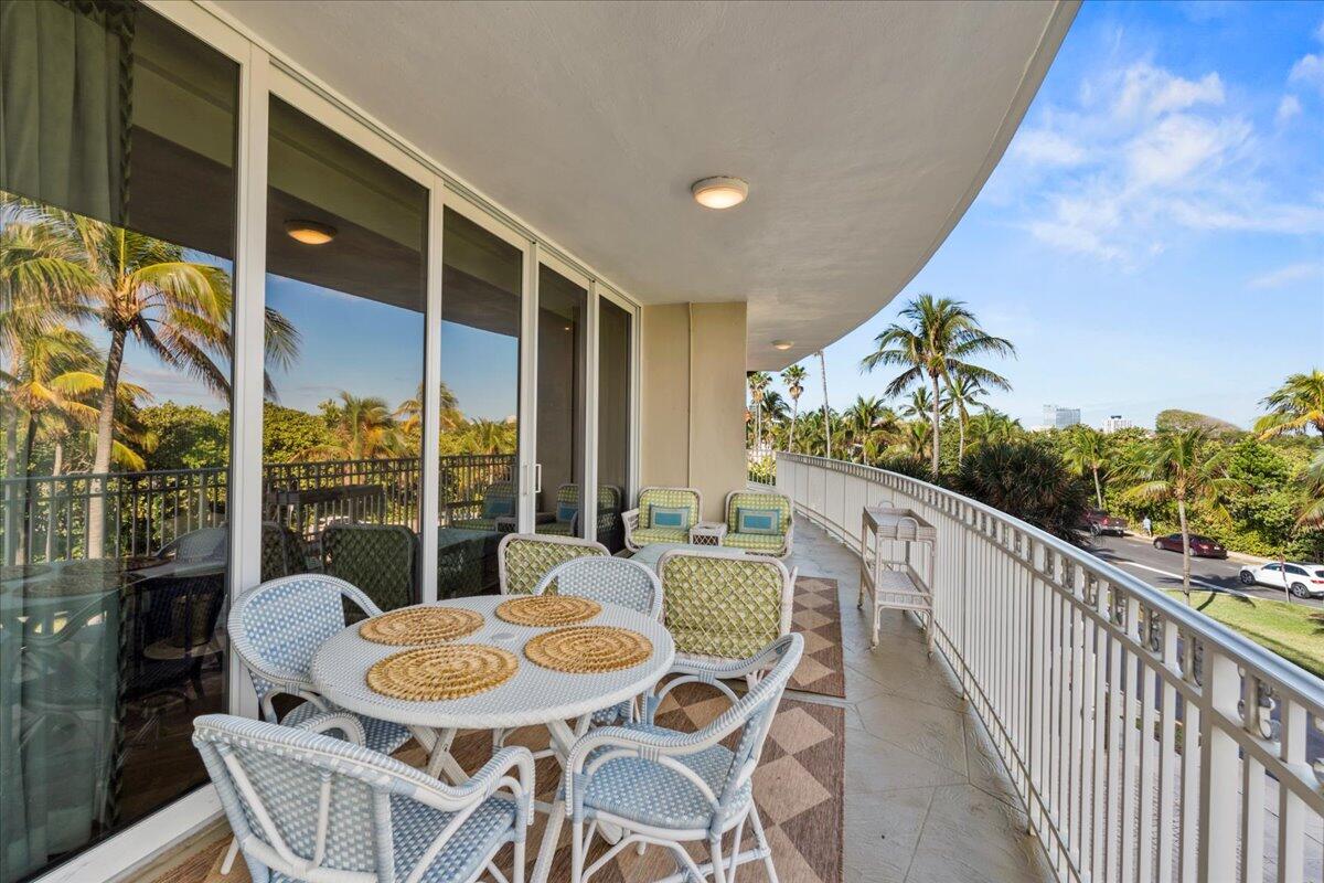 100 Royal Palm Way G3 | Palm Beach Oceanfront