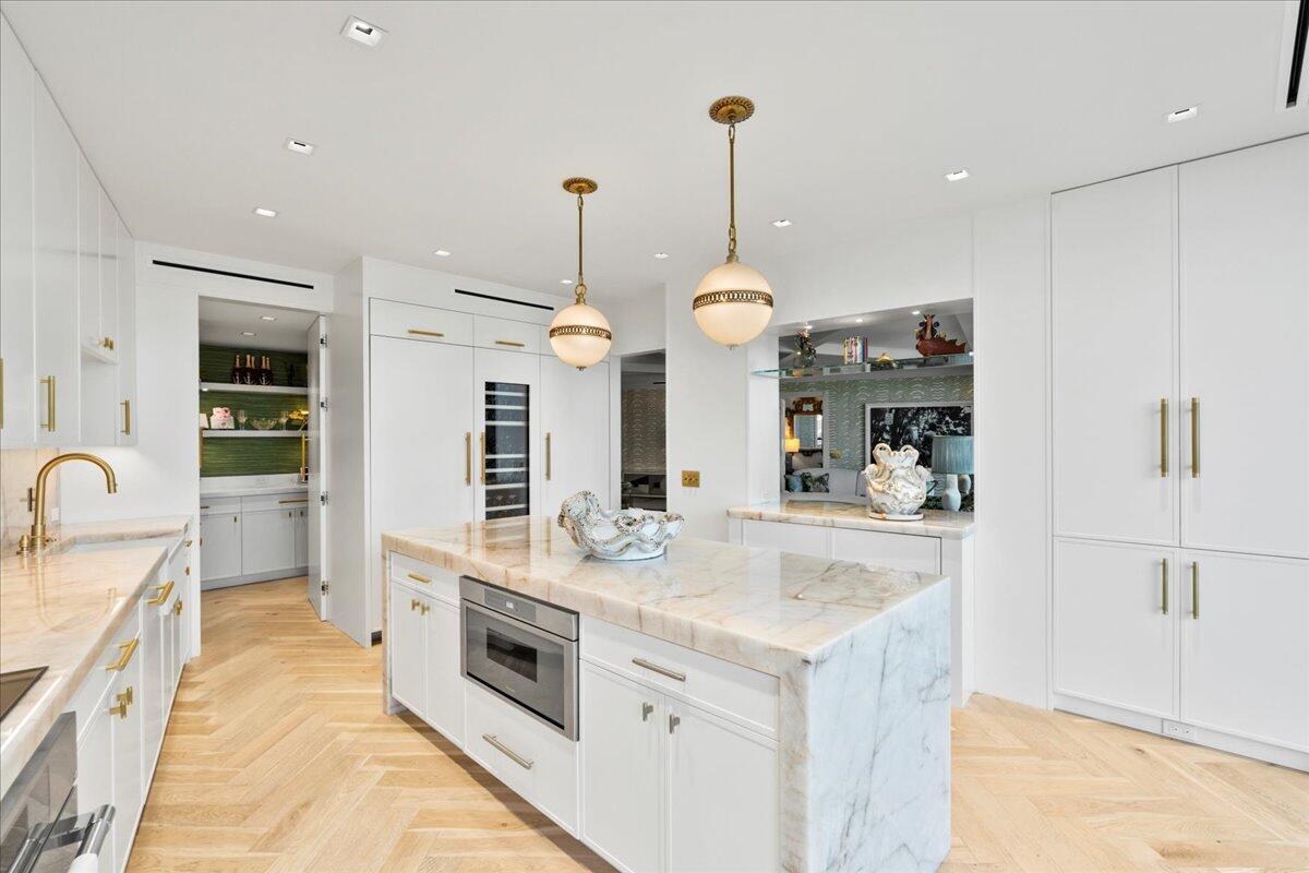 100 Royal Palm Way G3 | Palm Beach Oceanfront