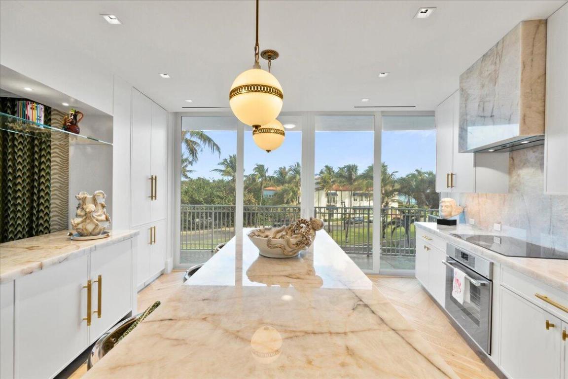 100 Royal Palm Way G3 | Palm Beach Oceanfront