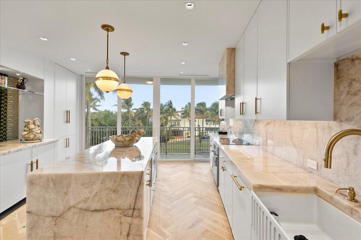 100 Royal Palm Way G3 | Palm Beach Oceanfront