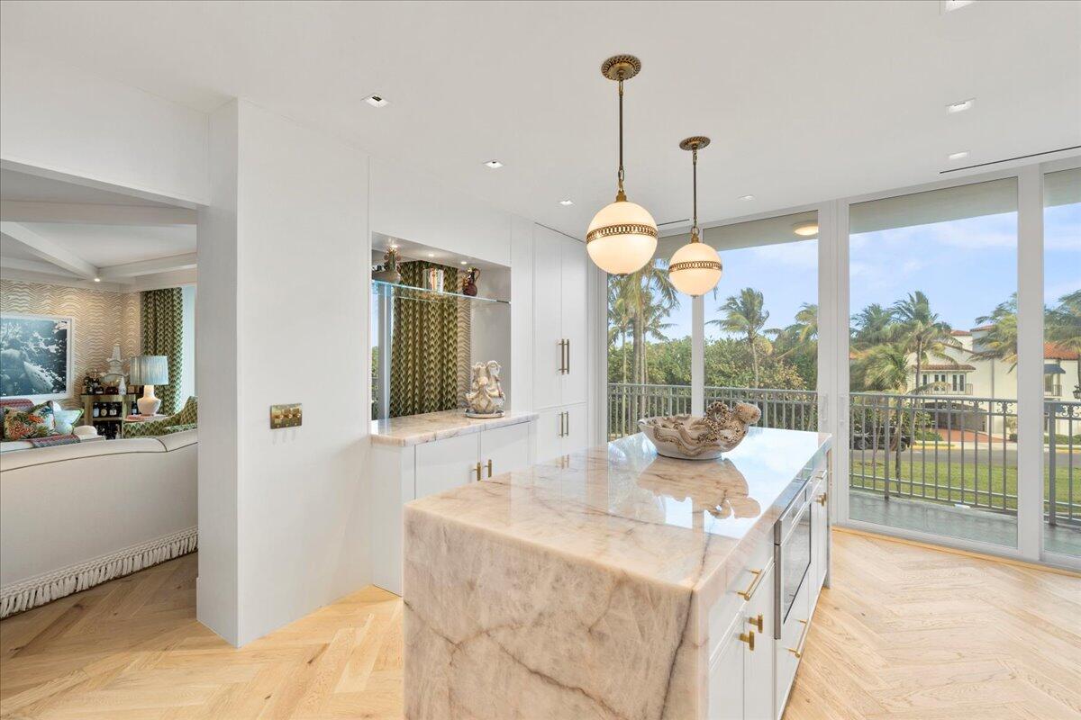 100 Royal Palm Way G3 | Palm Beach Oceanfront