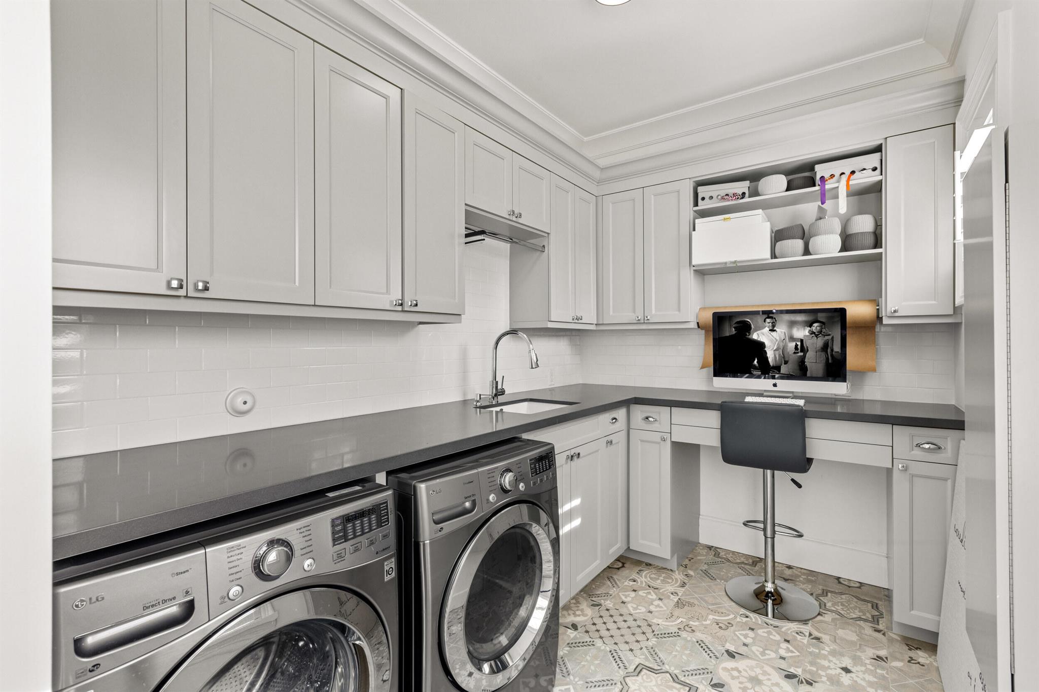 1030 Pine Point Road