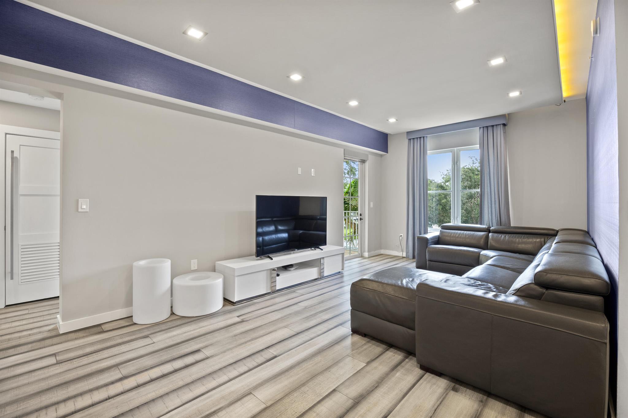 1155 Main 202 Street 202