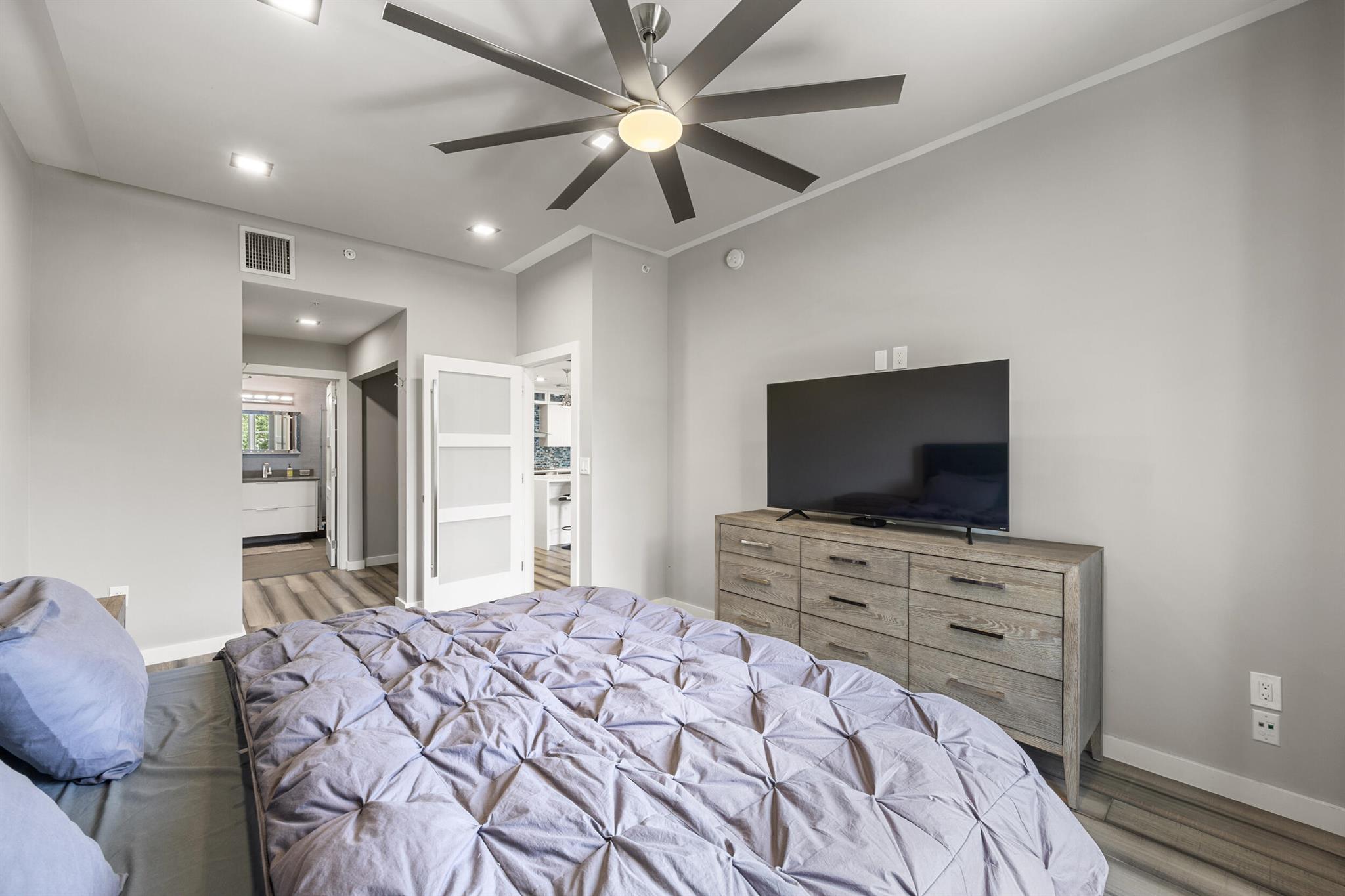 1155 Main 202 Street 202