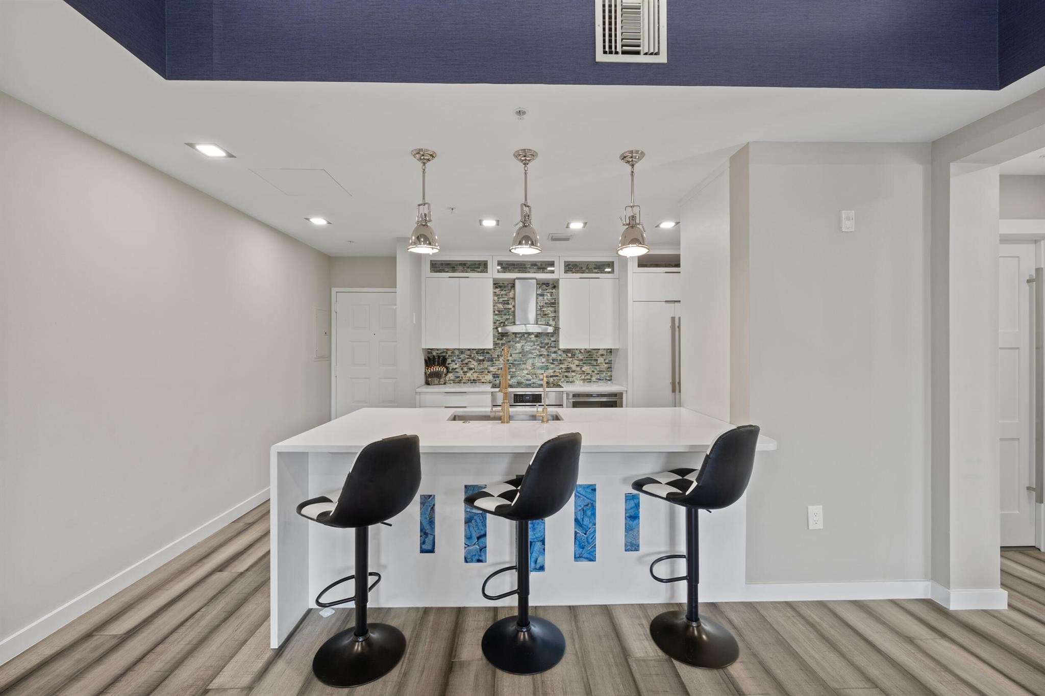 1155 Main 202 Street 202