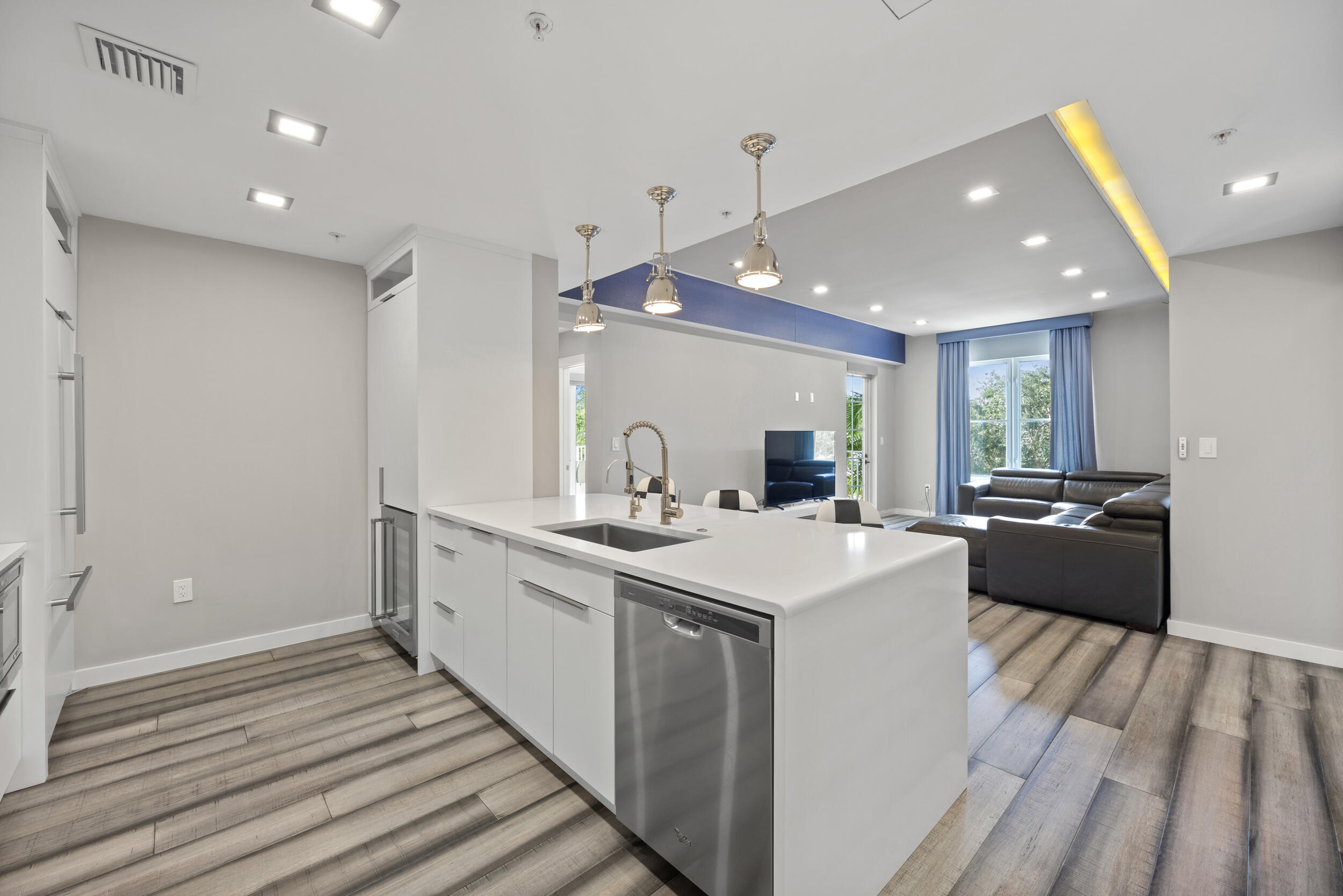 1155 Main 202 Street 202