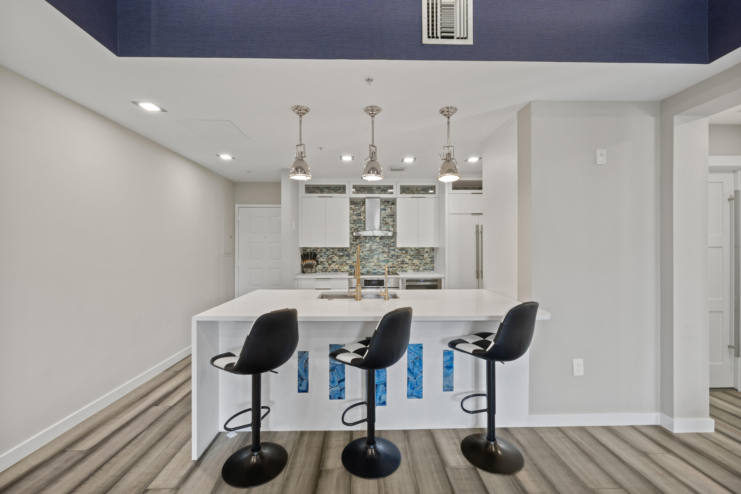 1155 Main 202 Street 202