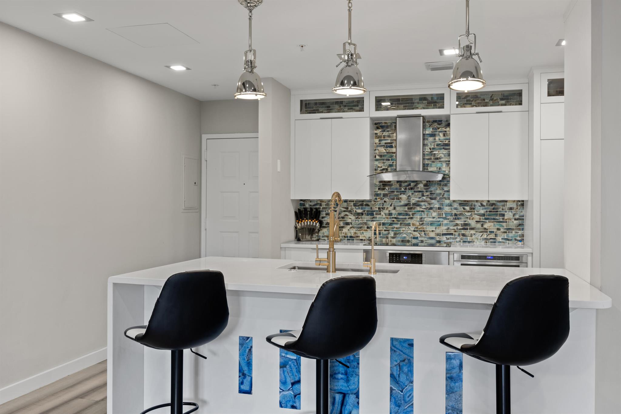 1155 Main 202 Street 202