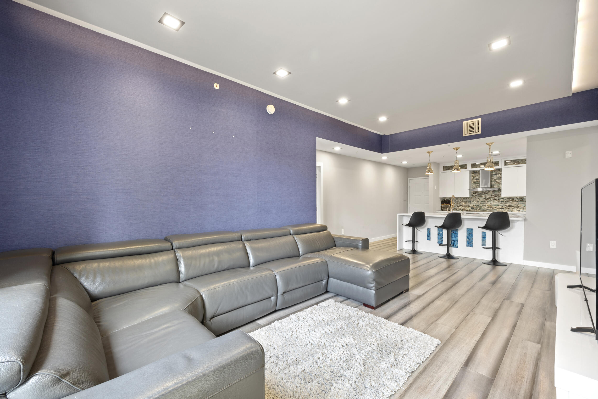 1155 Main 202 Street 202