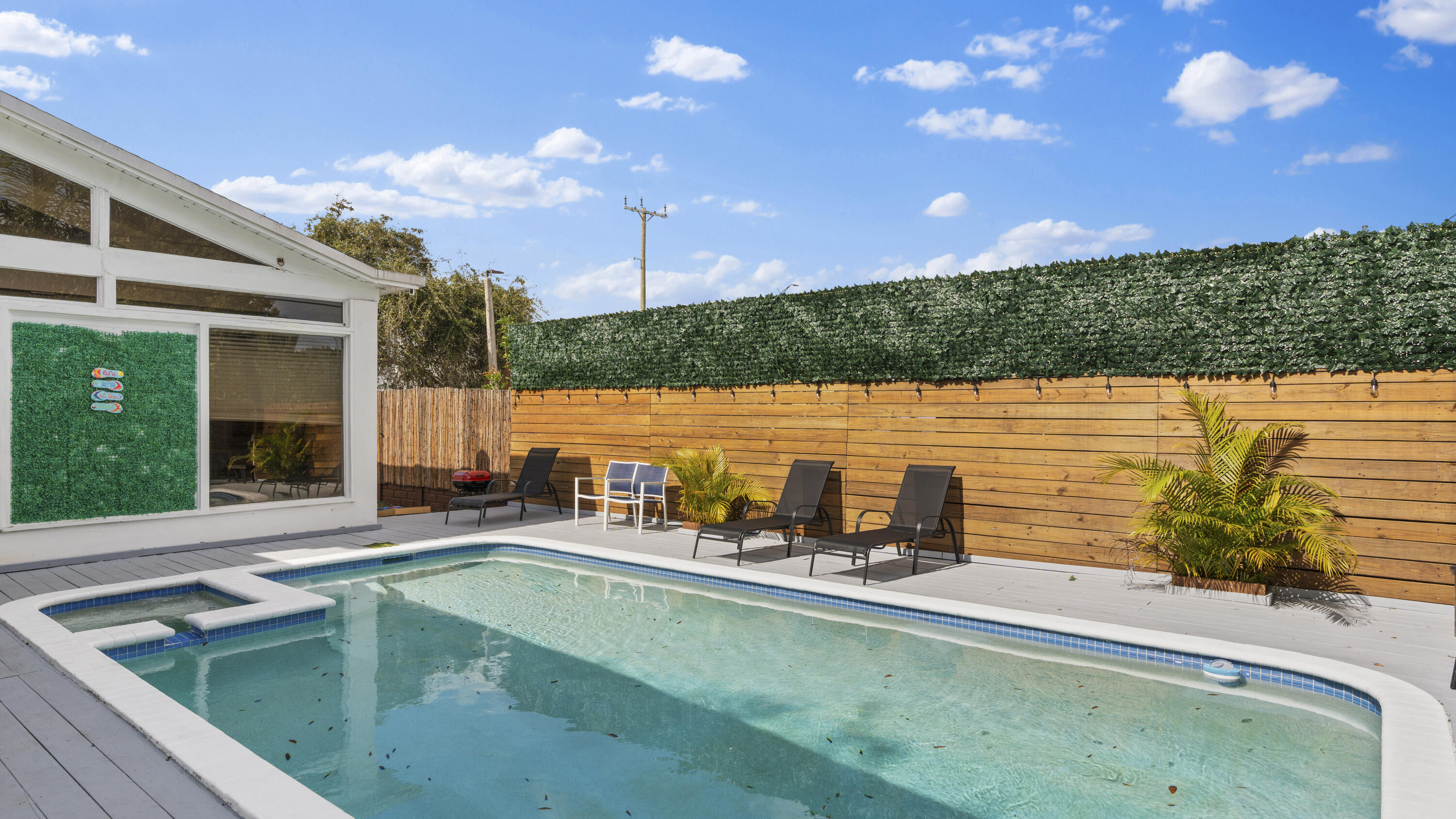3070 NE 13th Avenue