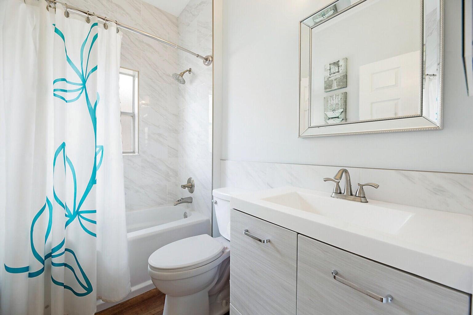 6378 Hollywood Street