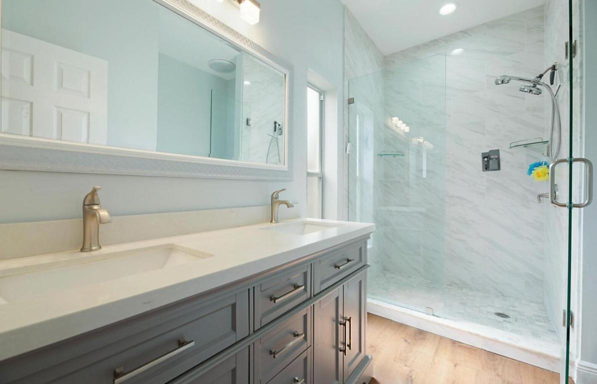 6378 Hollywood Street