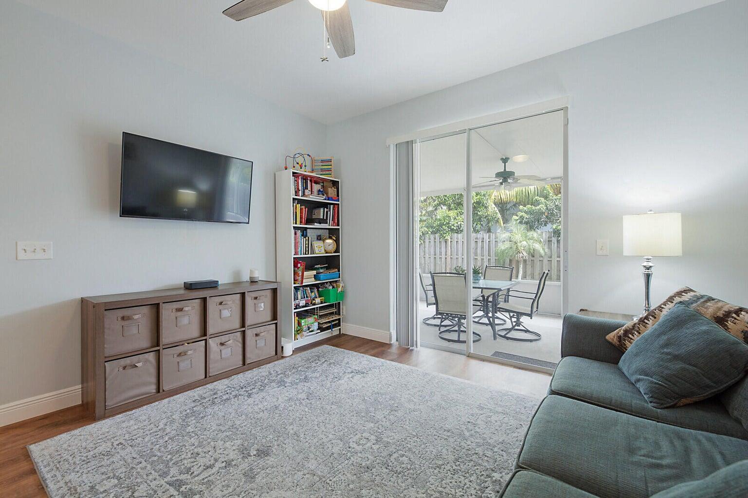 6378 Hollywood Street