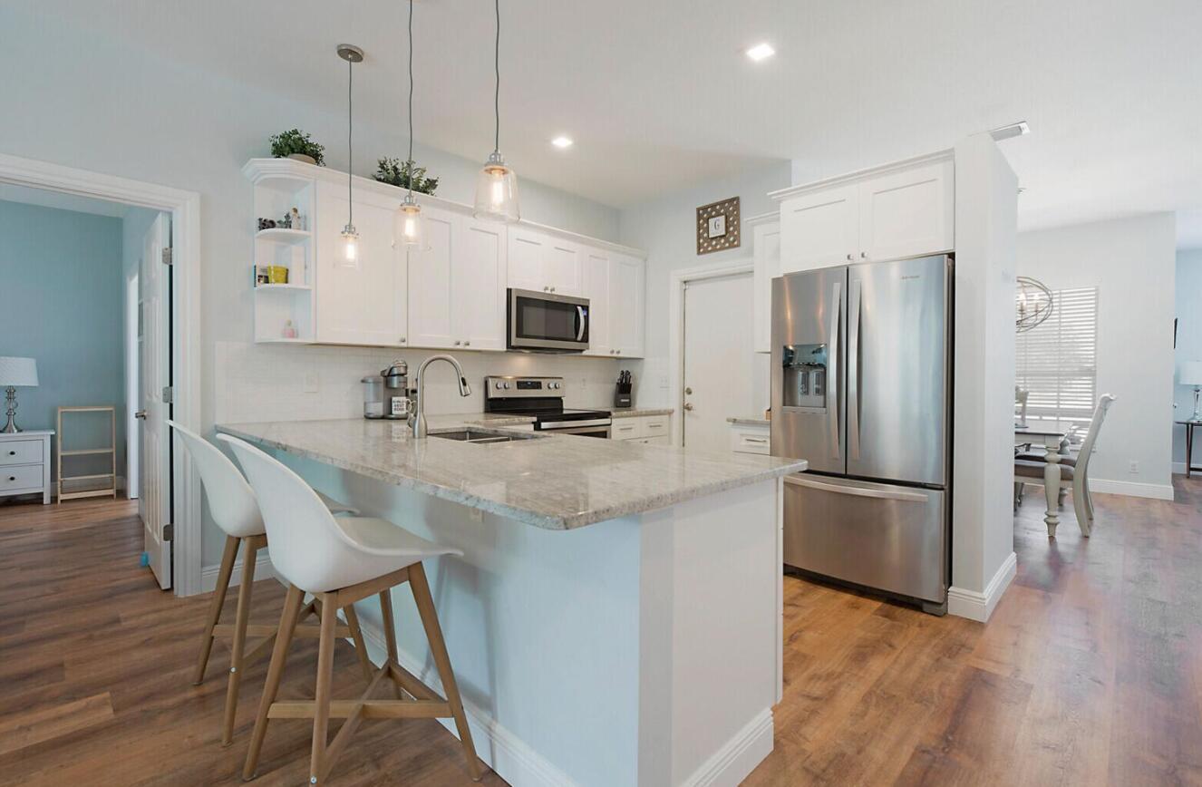 6378 Hollywood Street