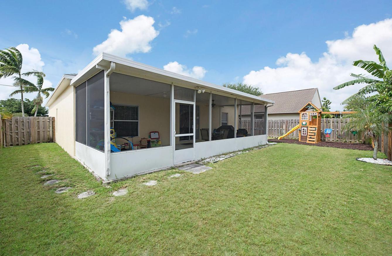 6378 Hollywood Street