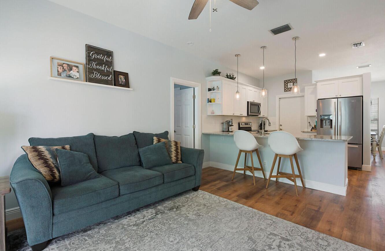 6378 Hollywood Street