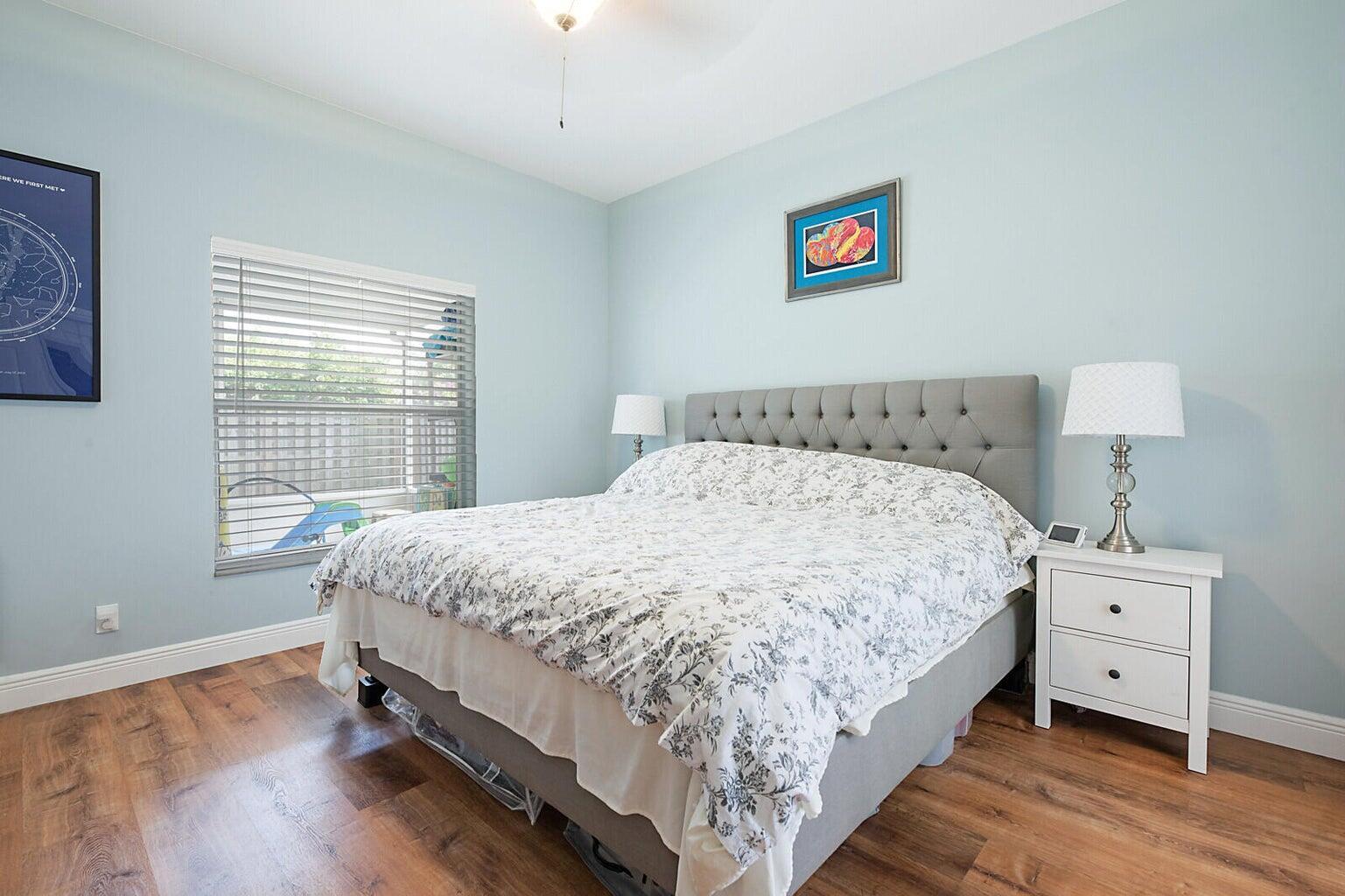 6378 Hollywood Street