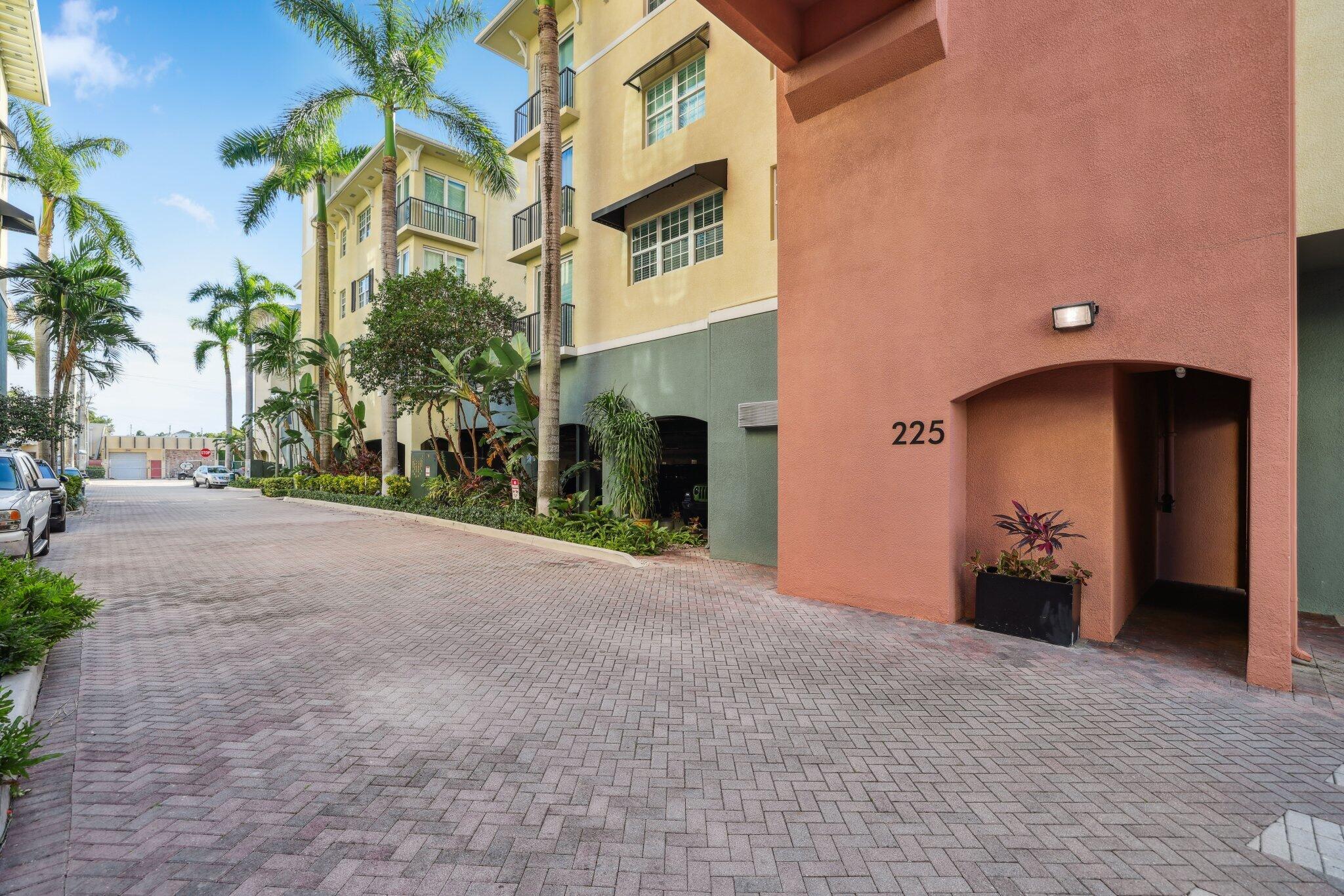 225 NE 1st Street 204