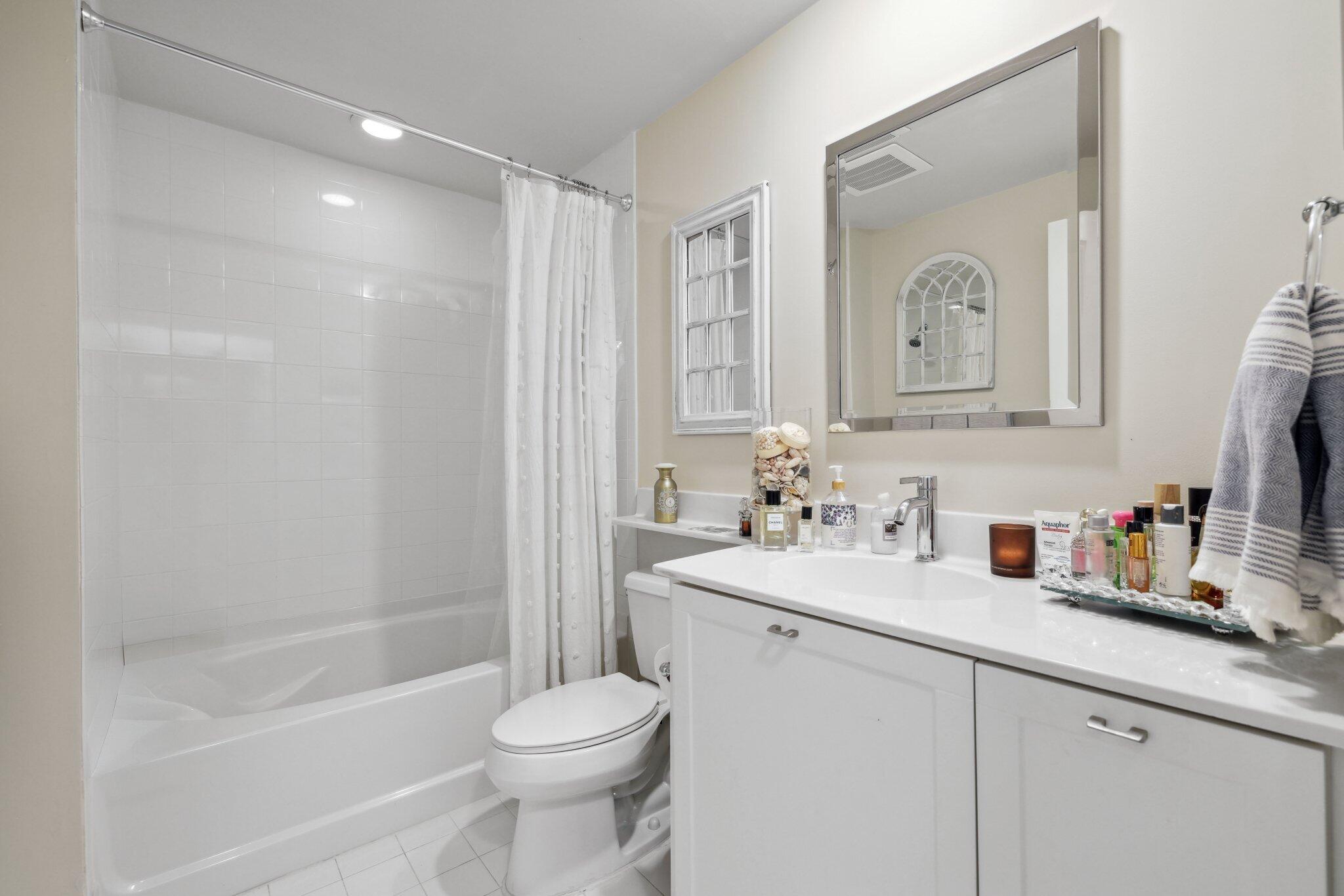225 NE 1st Street 204