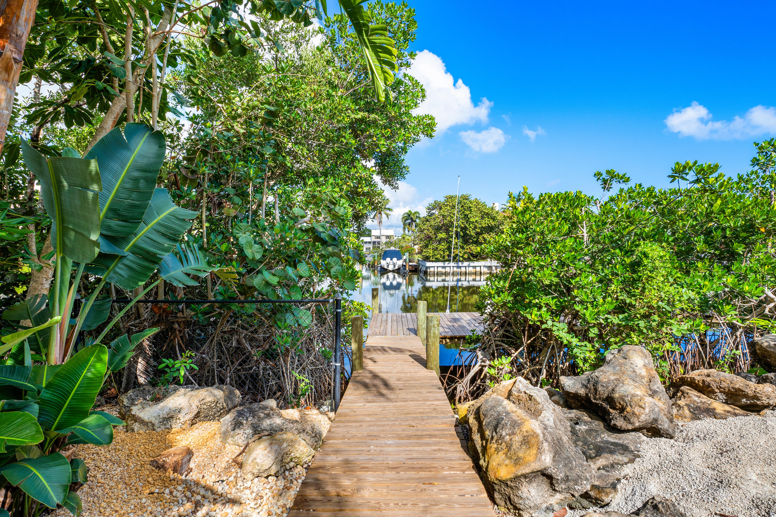 4239 SE Whiticar Way