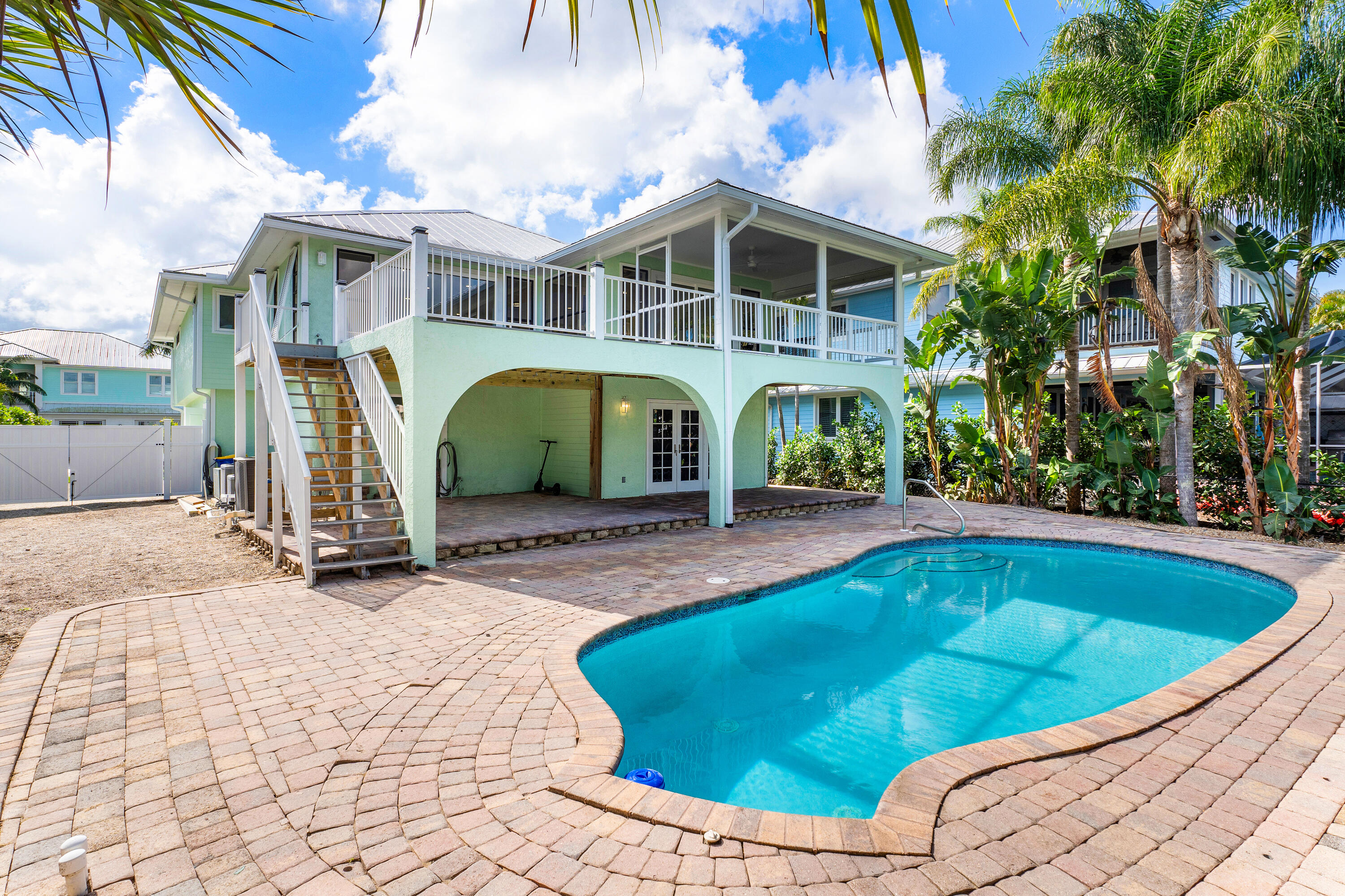 4239 SE Whiticar Way