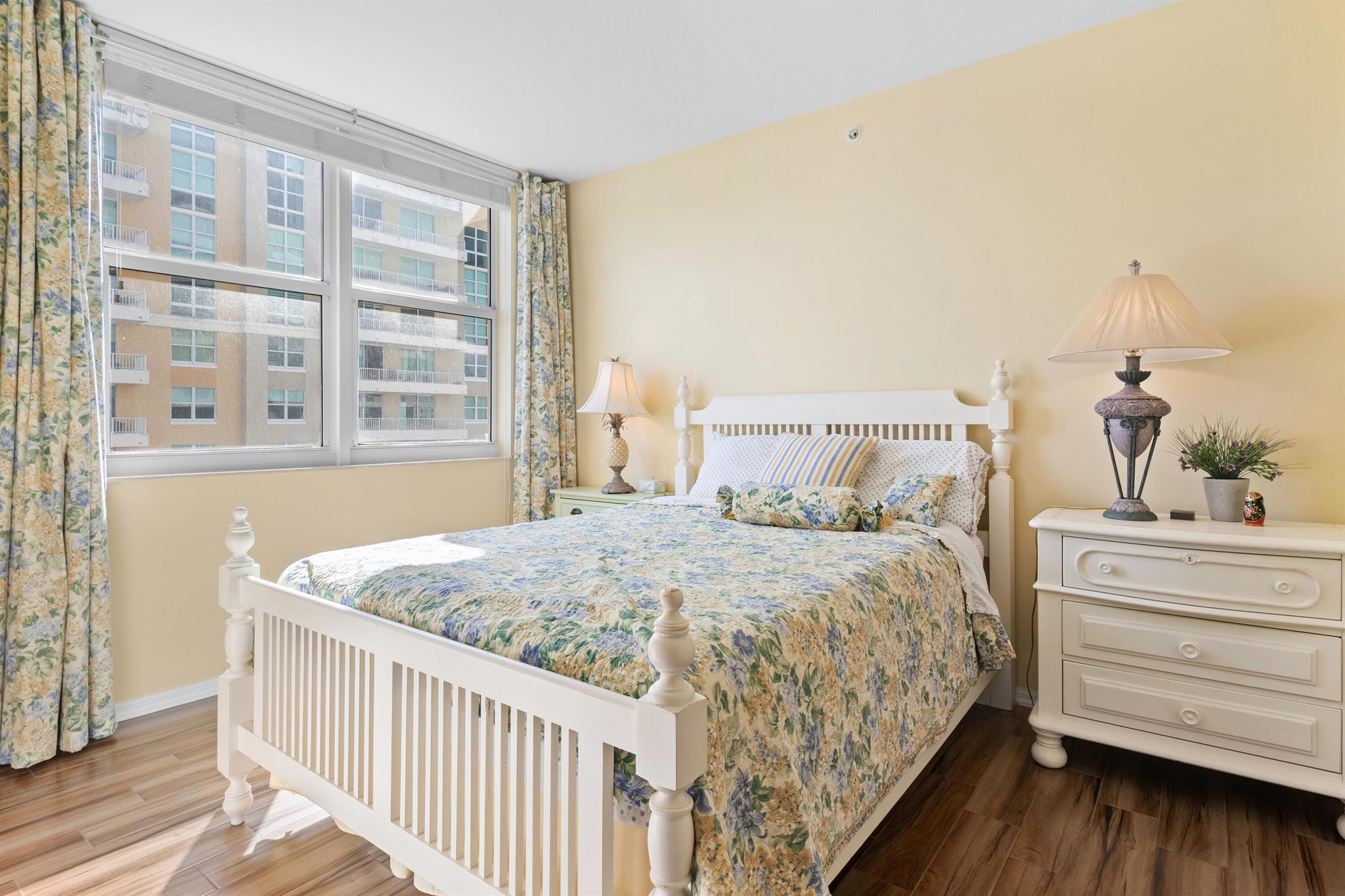 700 E Boulevard 1001