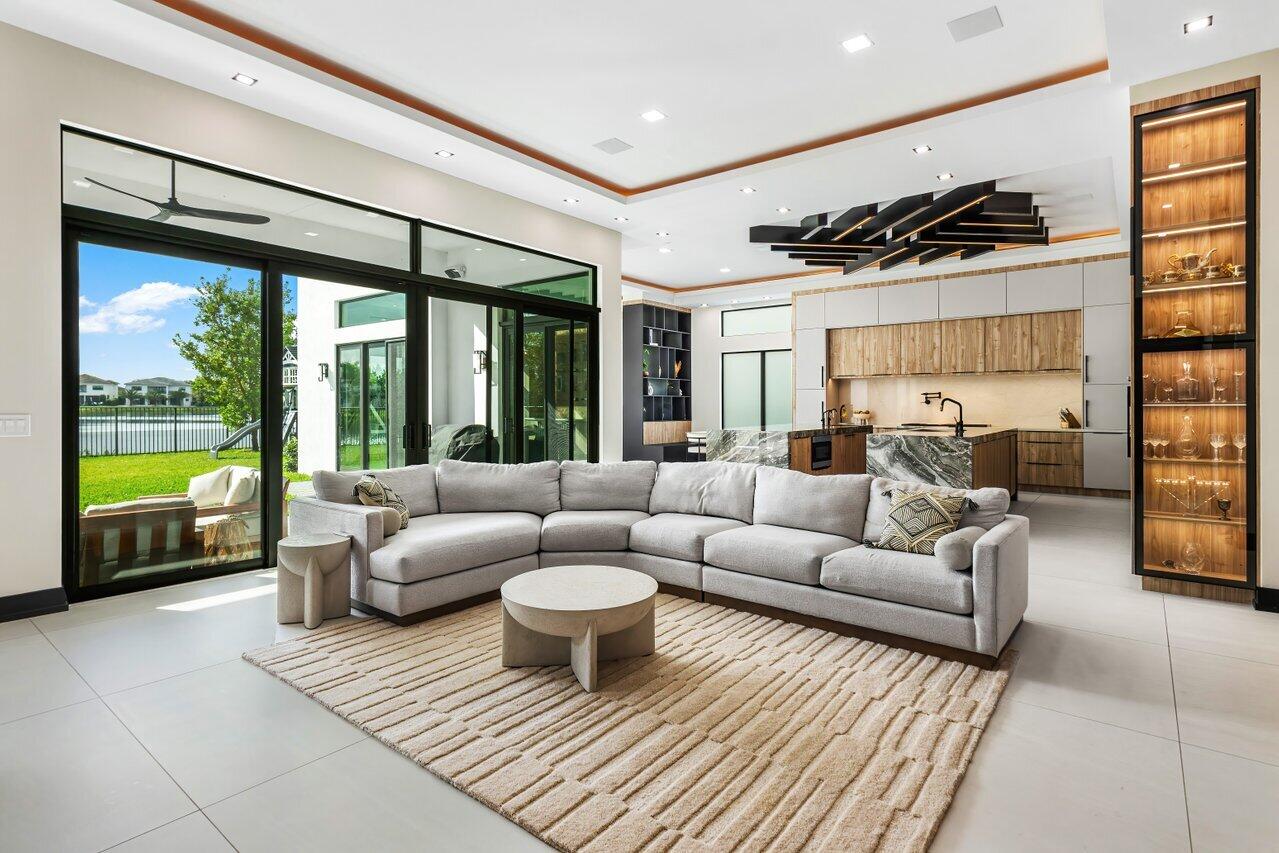 9900 Espresso Manor