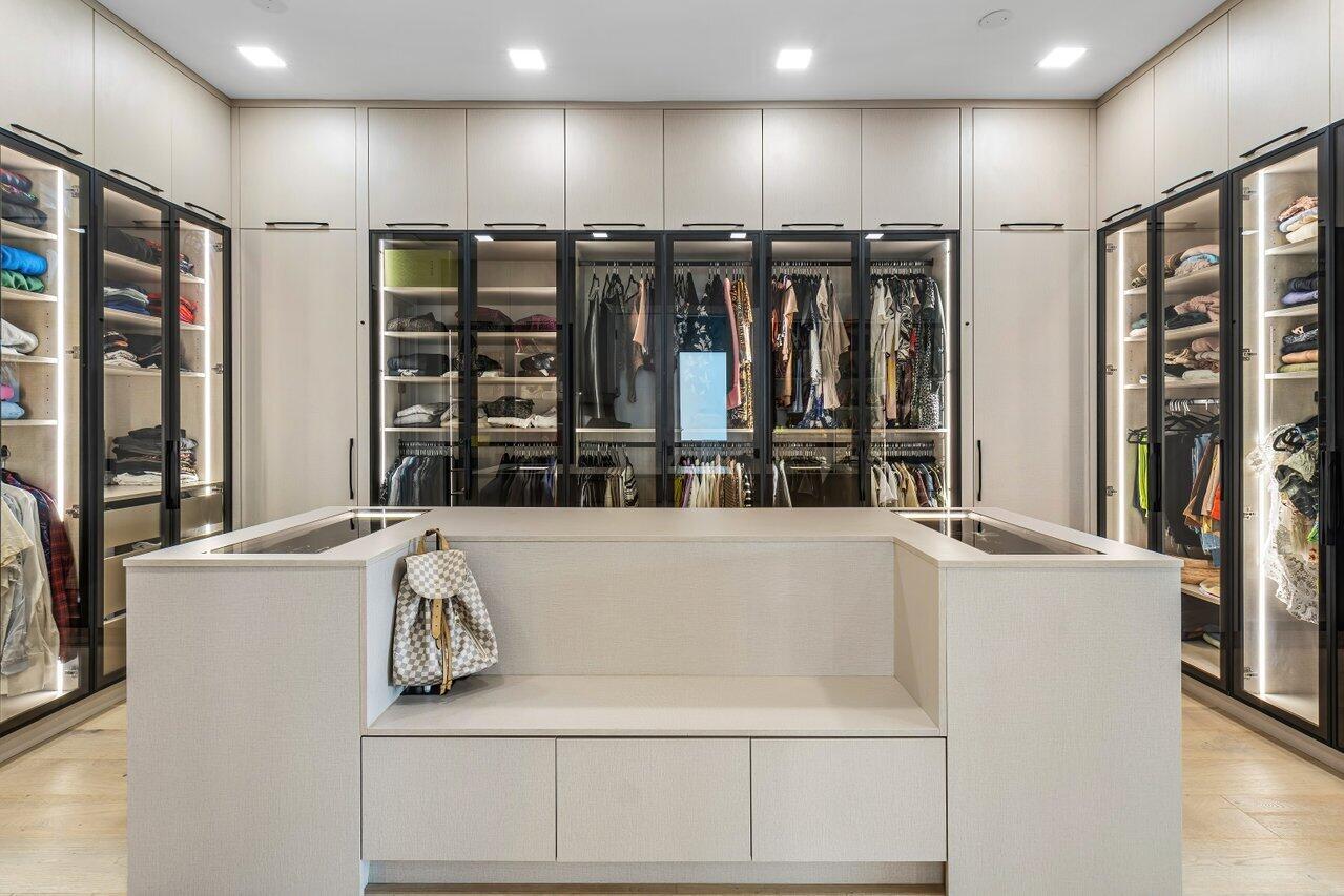 9900 Espresso Manor